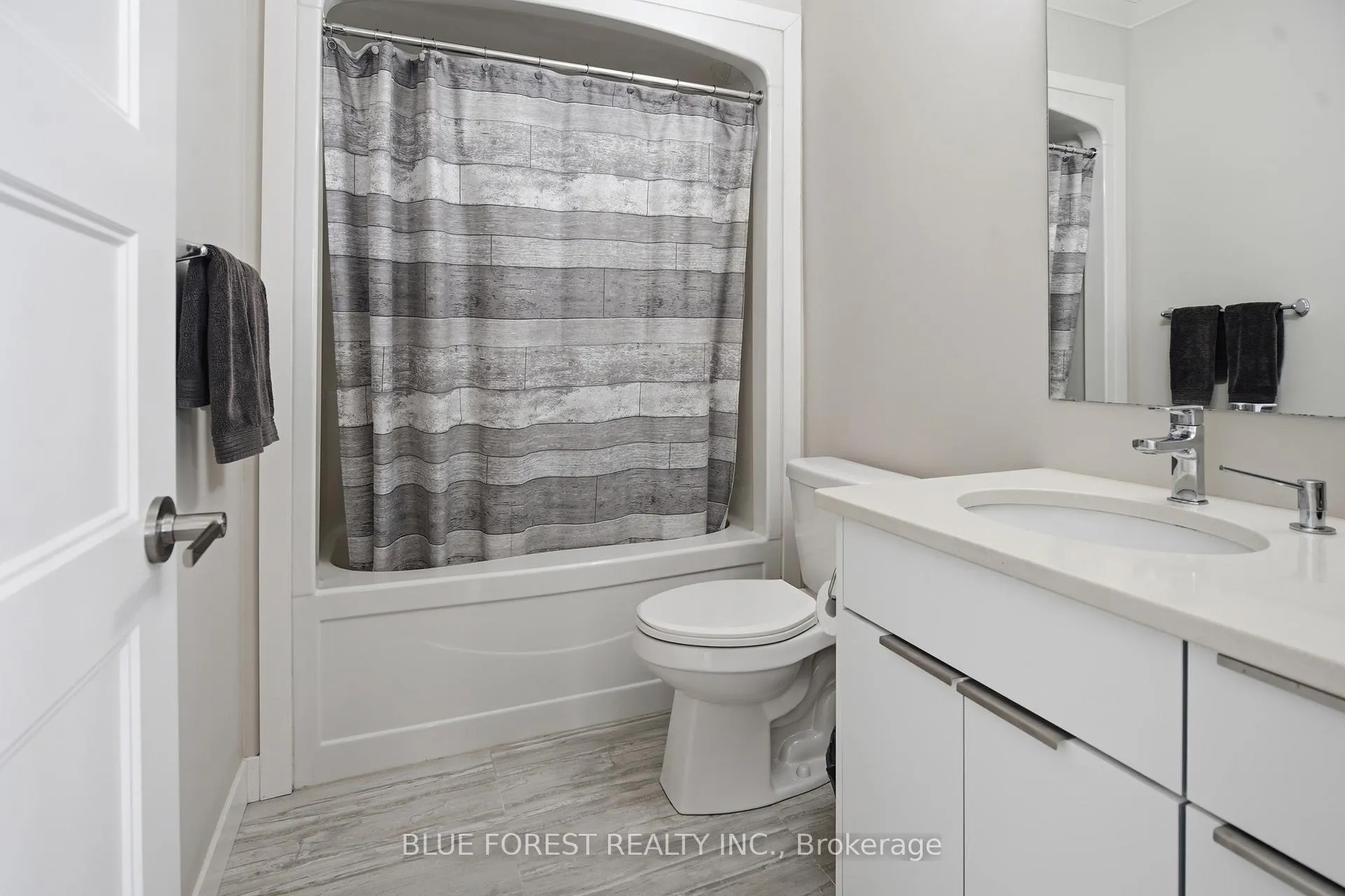 Photo 30 of 933 Sarnia Road, London, North M — HOMEH