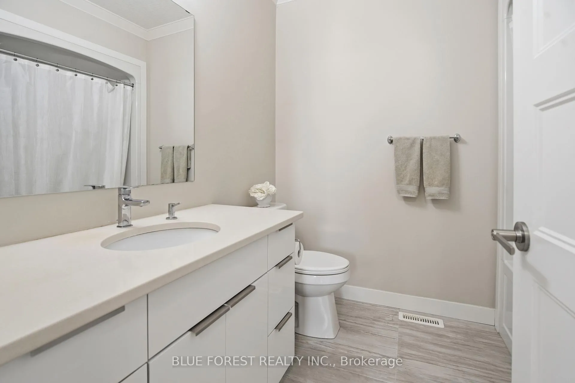 Photo 36 of 933 Sarnia Road, London, North M — HOMEH