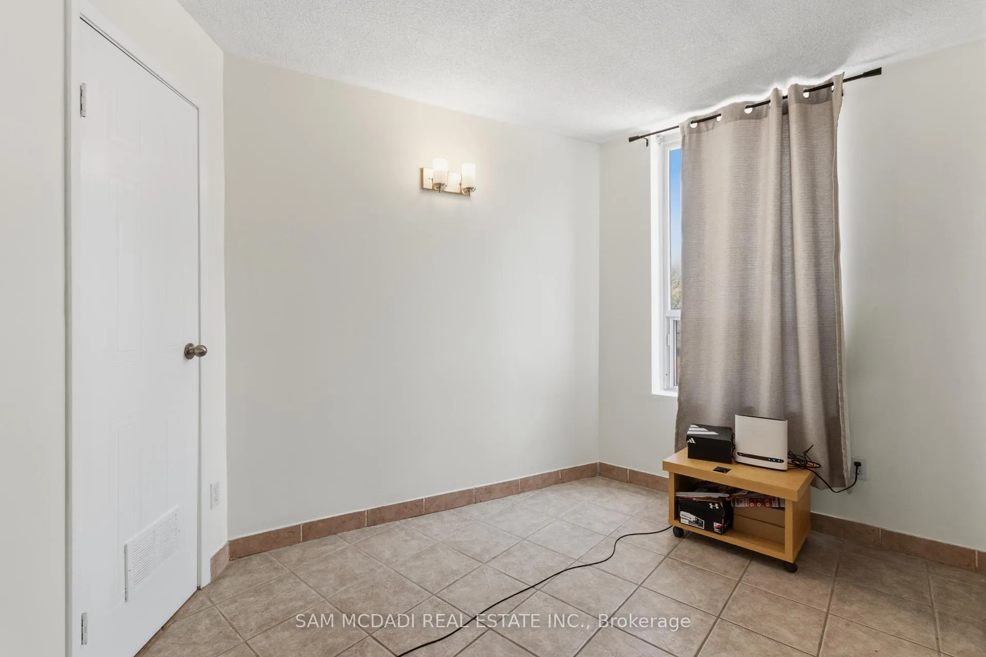 Photo 8 of Unit 201, 400 York Boulevard, Hamilton, Strathcona — HOMEH