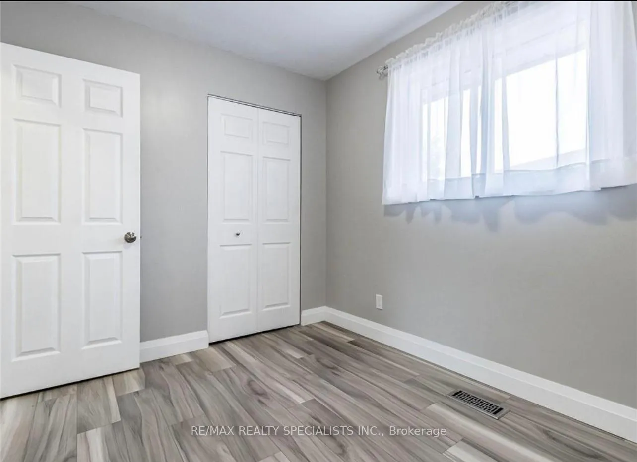 Photo 4 of Unit Upper, 226 Overlea Drive, Kitchener, Victoria Hills — HOMEH