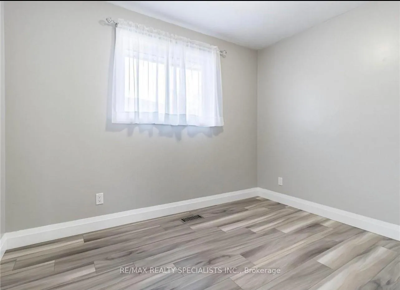 Photo 5 of Unit Upper, 226 Overlea Drive, Kitchener, Victoria Hills — HOMEH