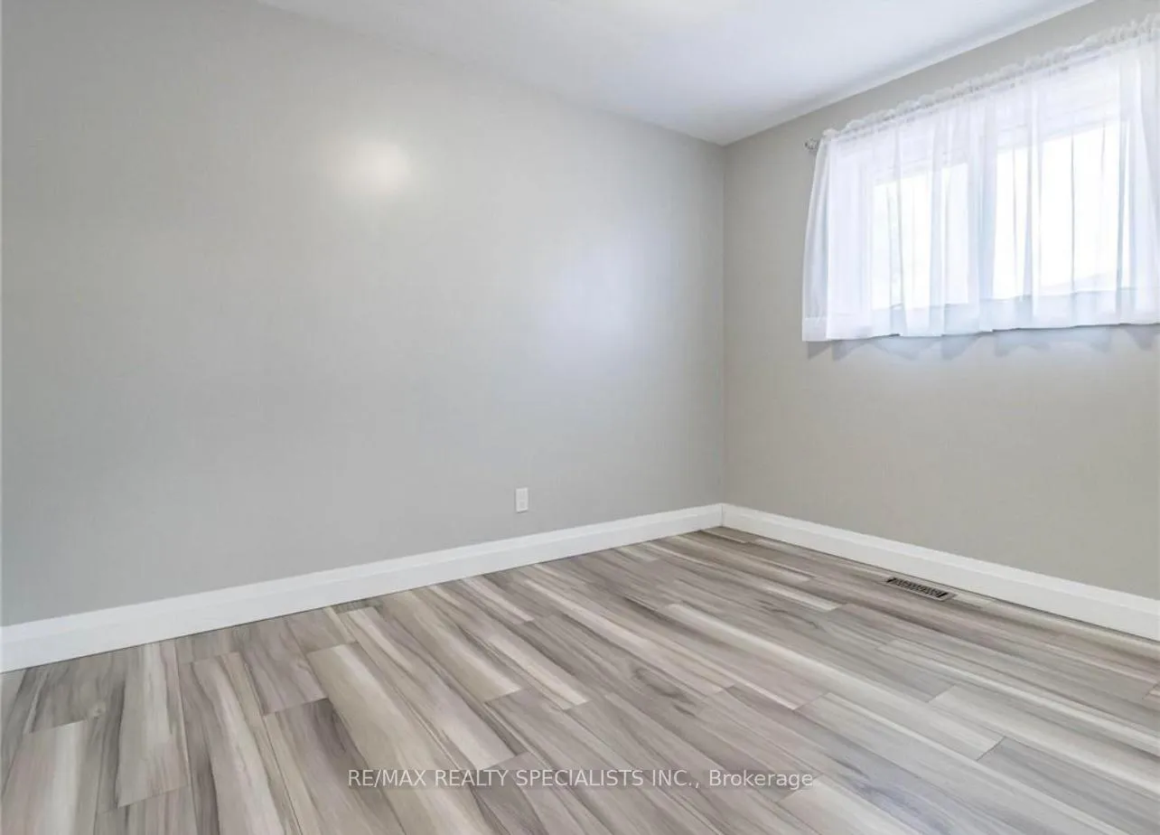 Photo 6 of Unit Upper, 226 Overlea Drive, Kitchener, Victoria Hills — HOMEH