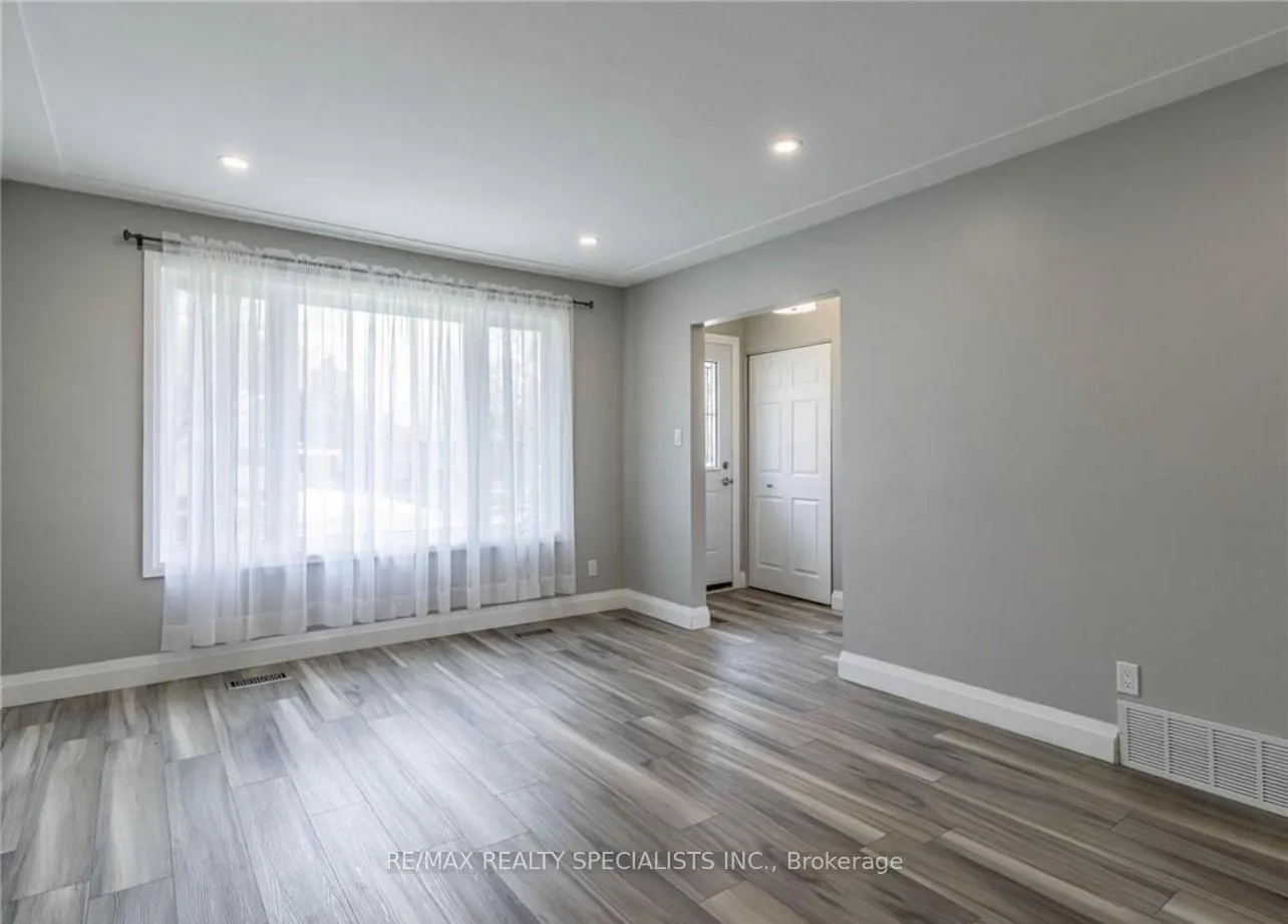 Photo 8 of Unit Upper, 226 Overlea Drive, Kitchener, Victoria Hills — HOMEH