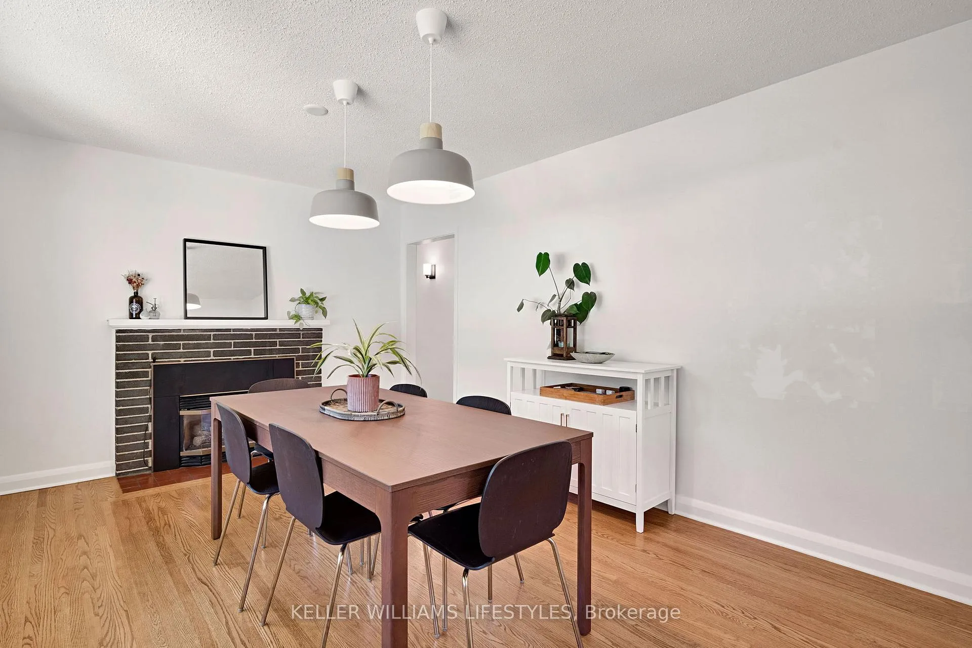 Photo 5 of 1880 Herbert Avenue, London, East H — HOMEH