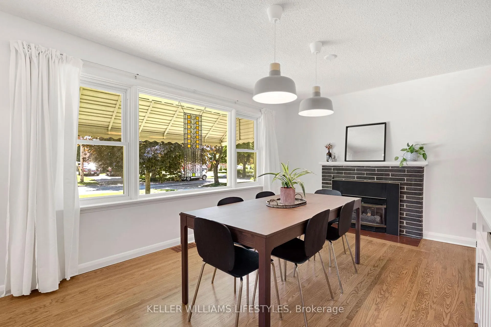 Photo 6 of 1880 Herbert Avenue, London, East H — HOMEH