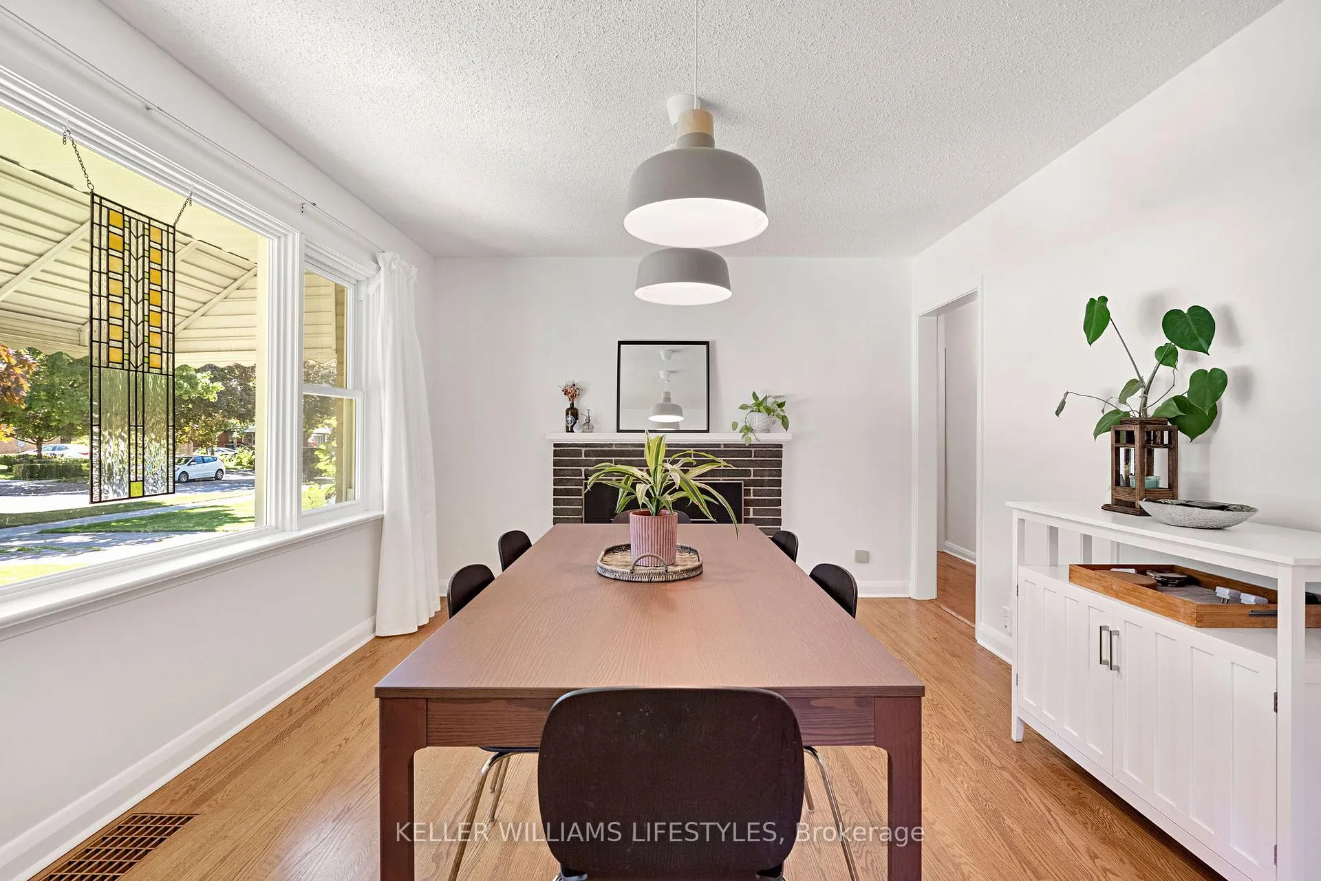 Photo 7 of 1880 Herbert Avenue, London, East H — HOMEH