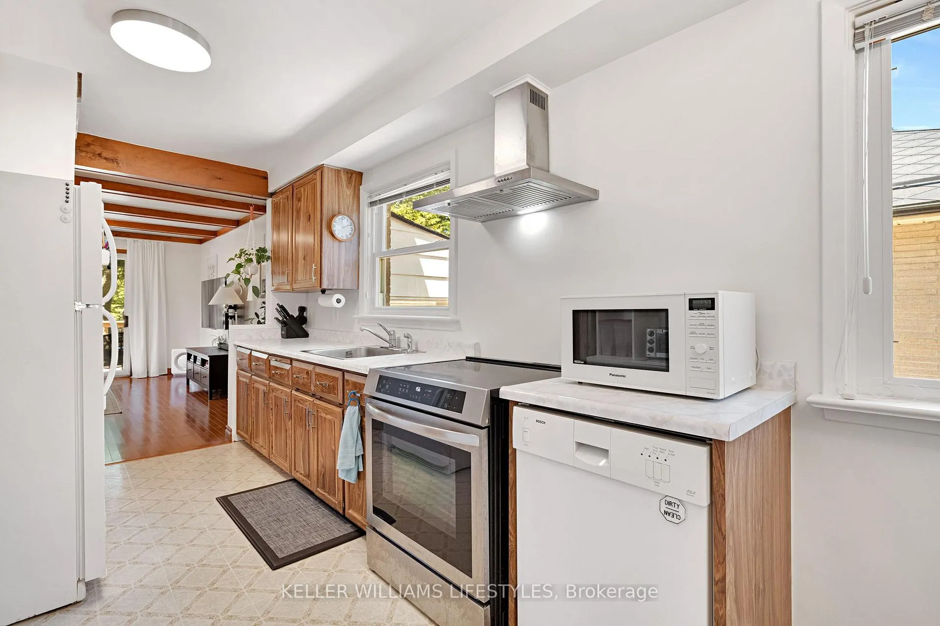Photo 10 of 1880 Herbert Avenue, London, East H — HOMEH