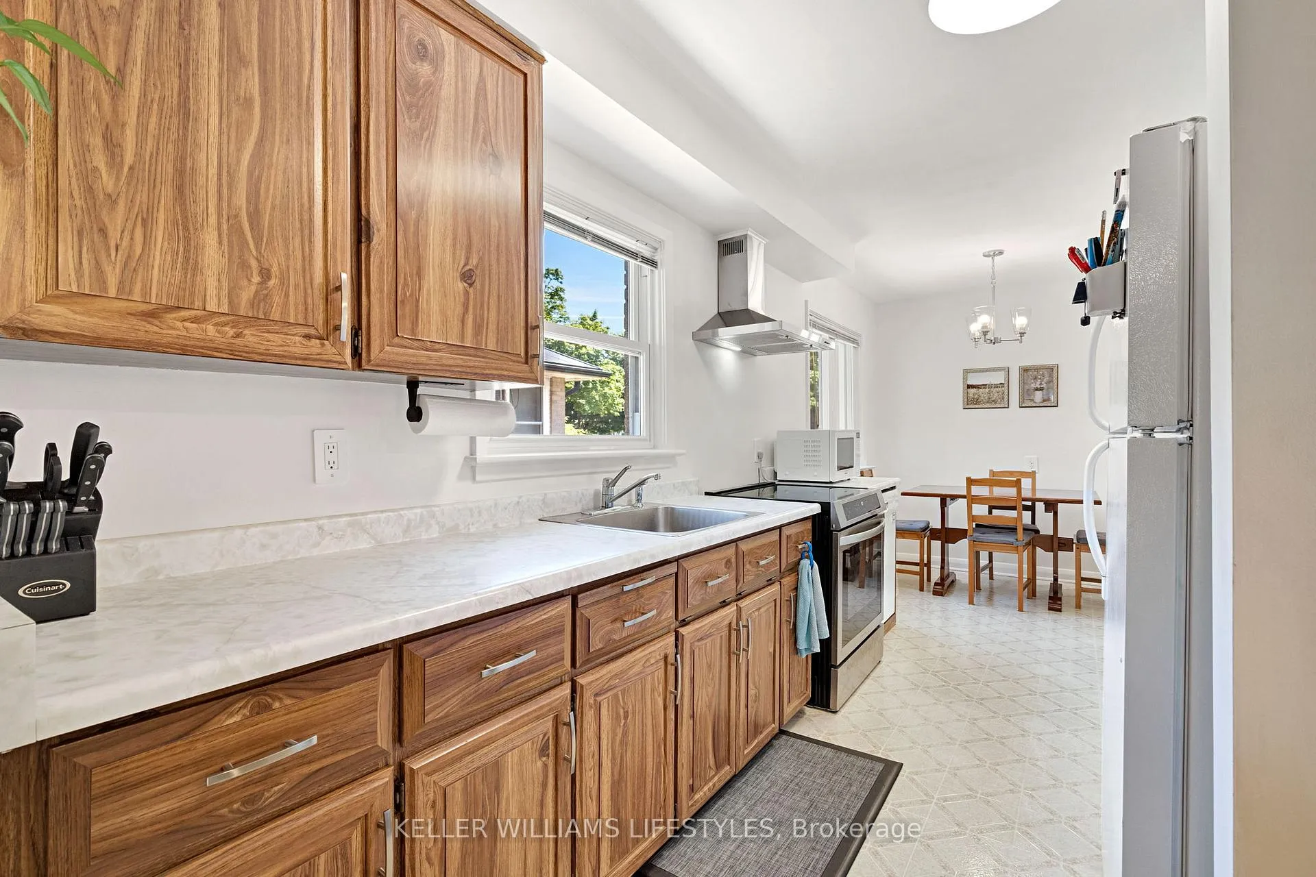 Photo 14 of 1880 Herbert Avenue, London, East H — HOMEH