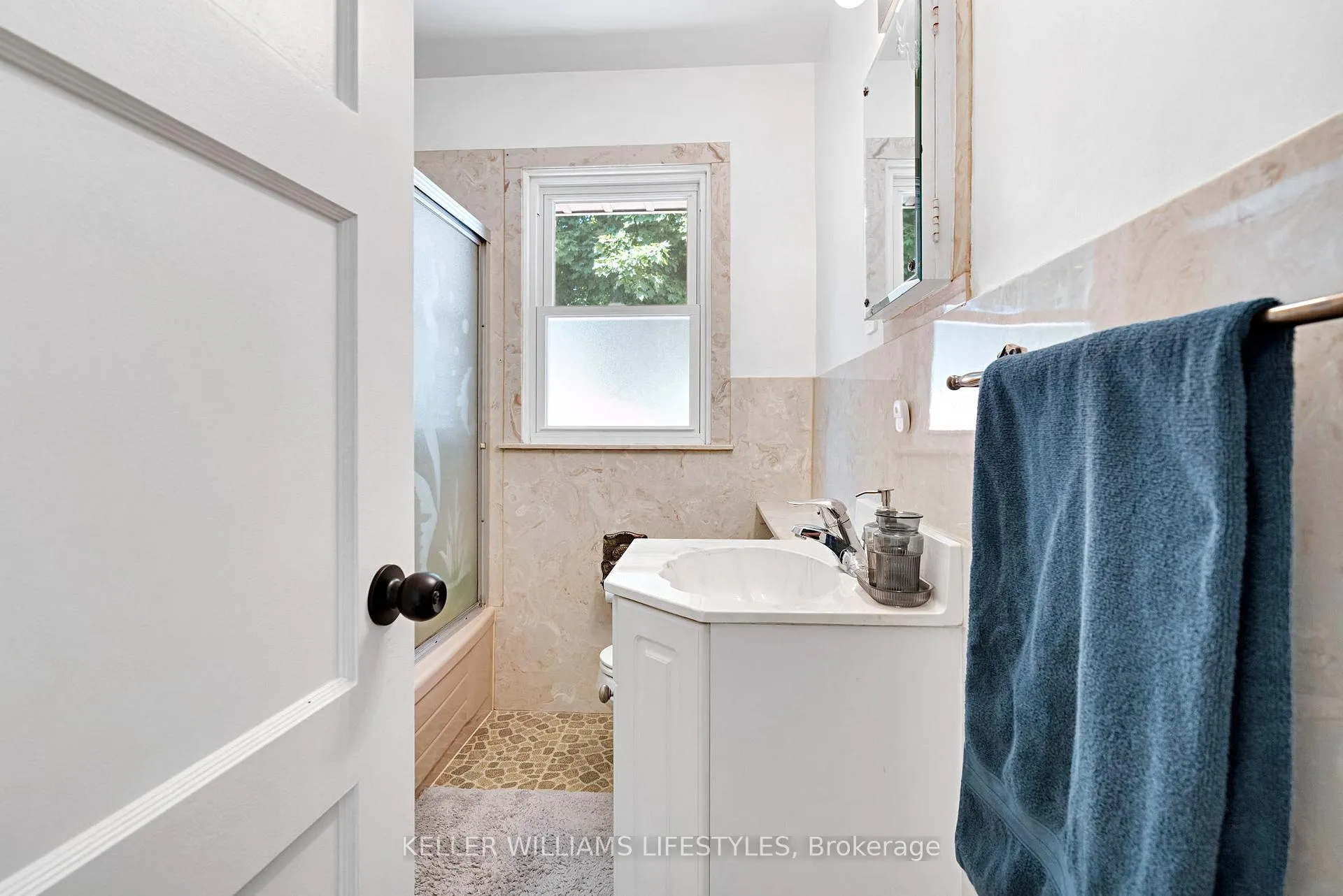 Photo 27 of 1880 Herbert Avenue, London, East H — HOMEH
