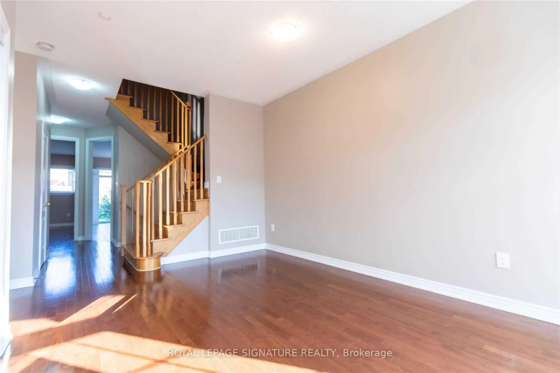 Photo 4 of 128 Holmes Crescent, Milton, Scott — HOMEH