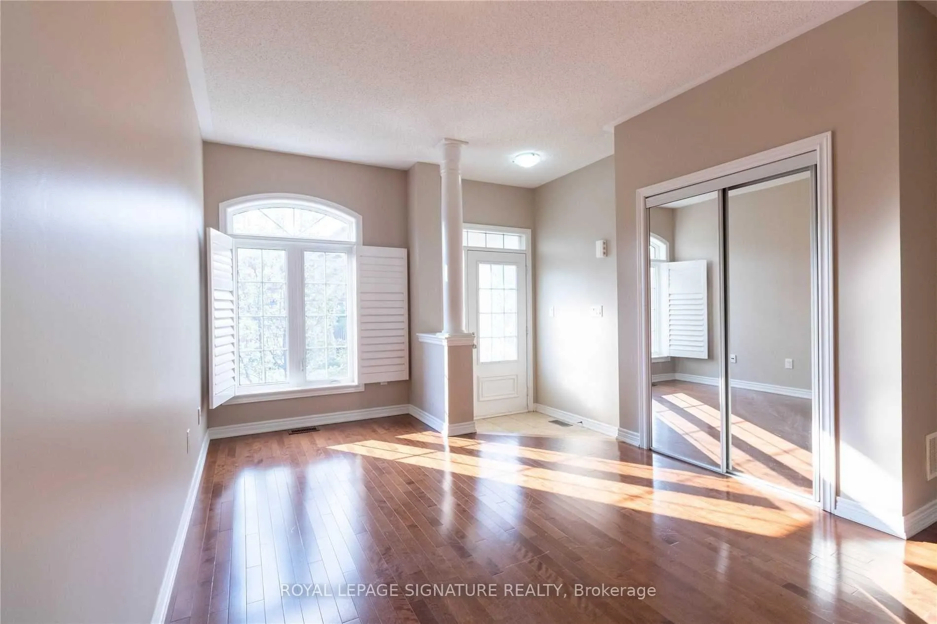 Photo 5 of 128 Holmes Crescent, Milton, Scott — HOMEH