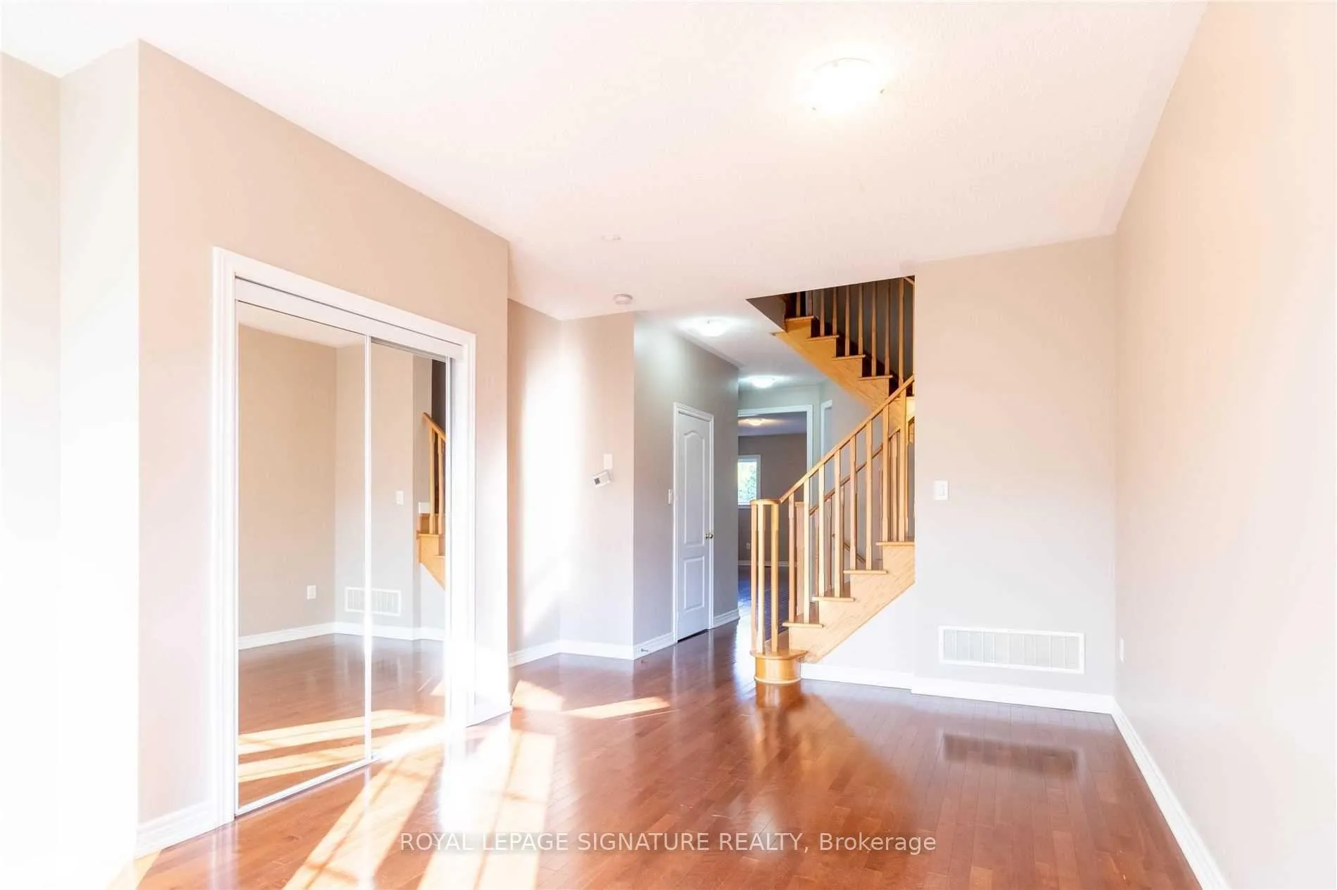 Photo 6 of 128 Holmes Crescent, Milton, Scott — HOMEH