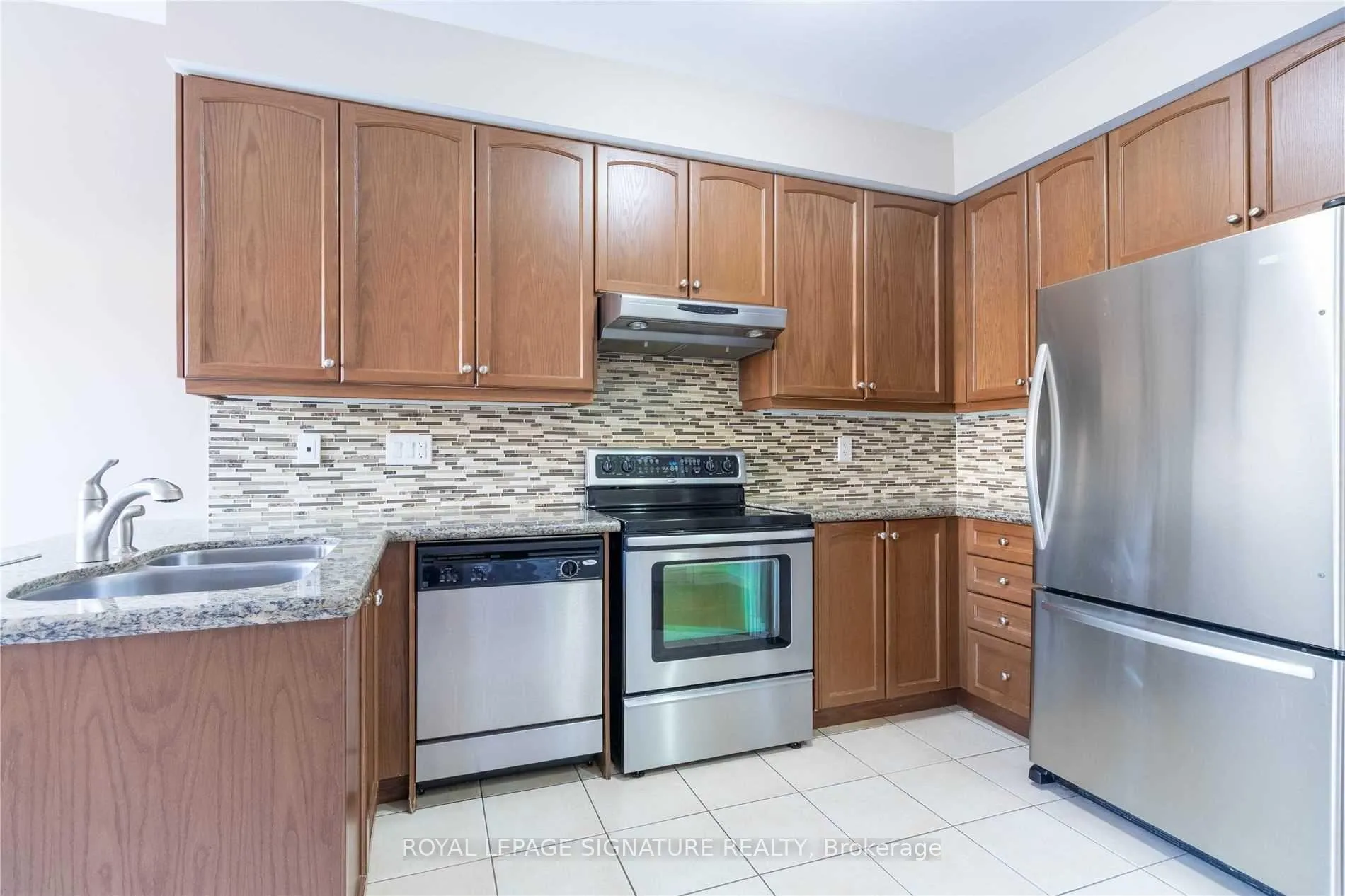 Photo 8 of 128 Holmes Crescent, Milton, Scott — HOMEH