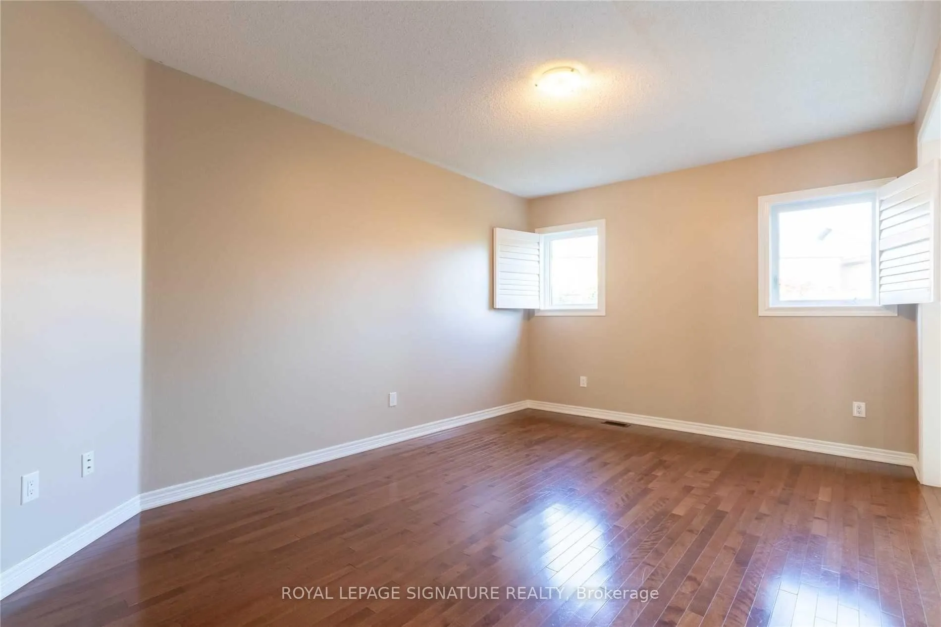 Photo 11 of 128 Holmes Crescent, Milton, Scott — HOMEH