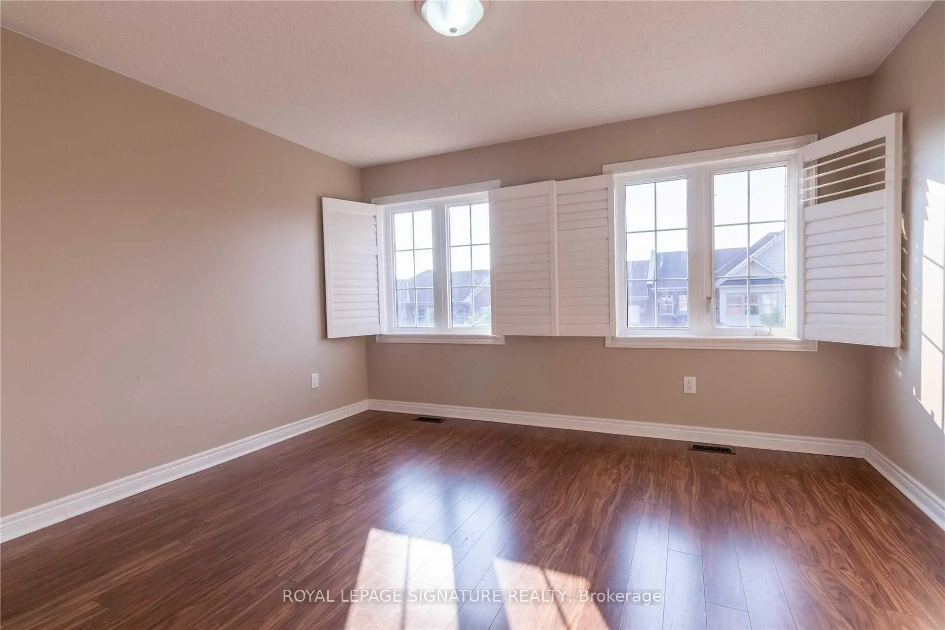 Photo 26 of 128 Holmes Crescent, Milton, Scott — HOMEH