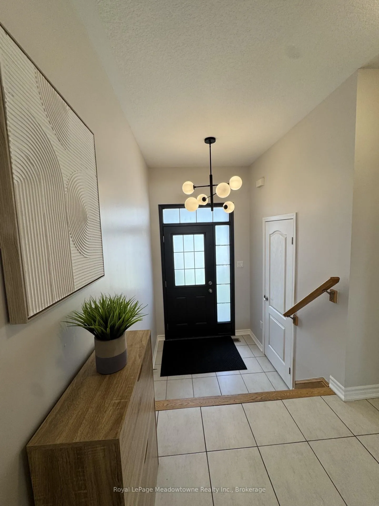 Photo 2 of 178 West Oak Trail, Kitchener, Rosenburg — HOMEH
