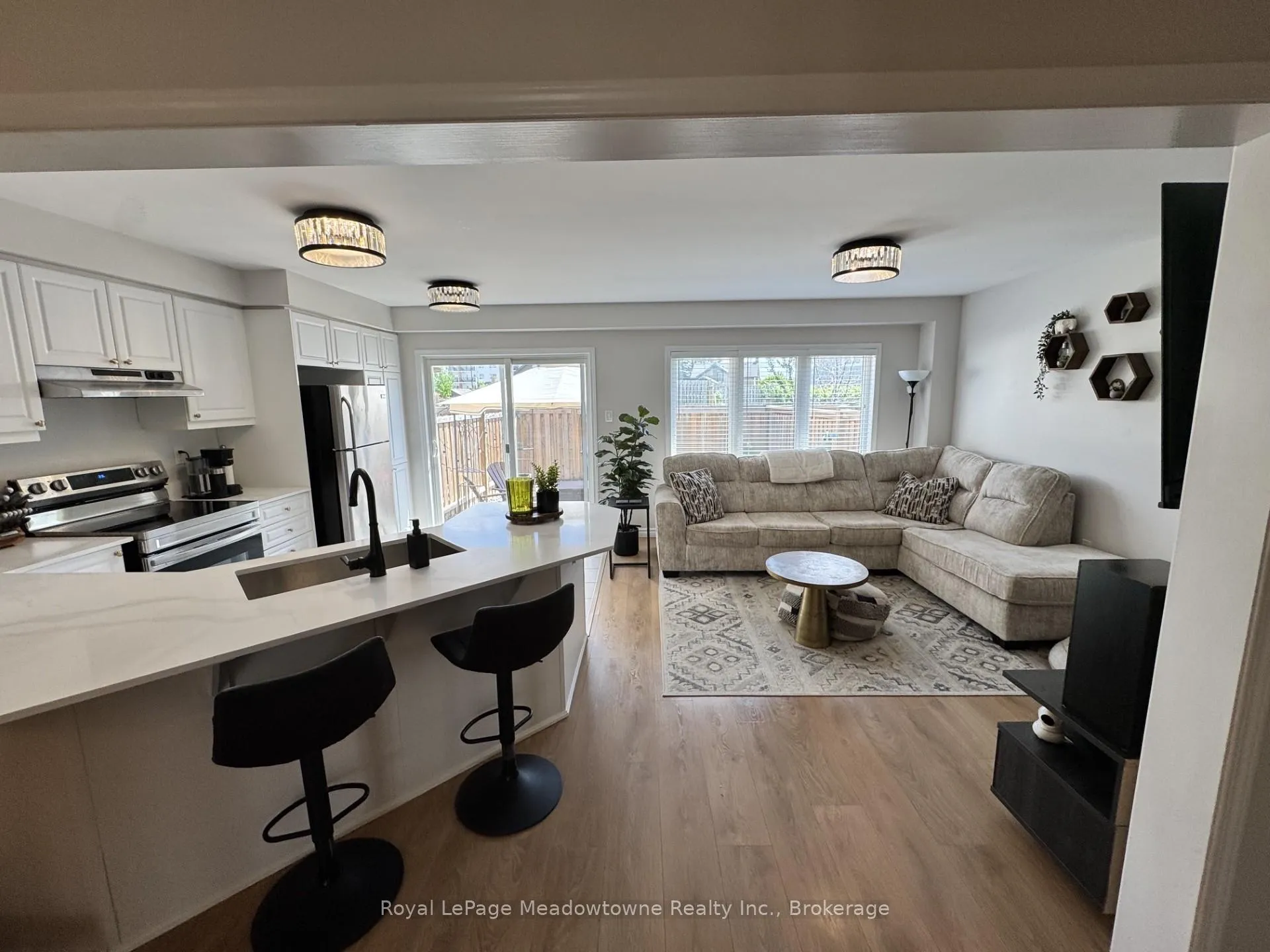 Photo 4 of 178 West Oak Trail, Kitchener, Rosenburg — HOMEH