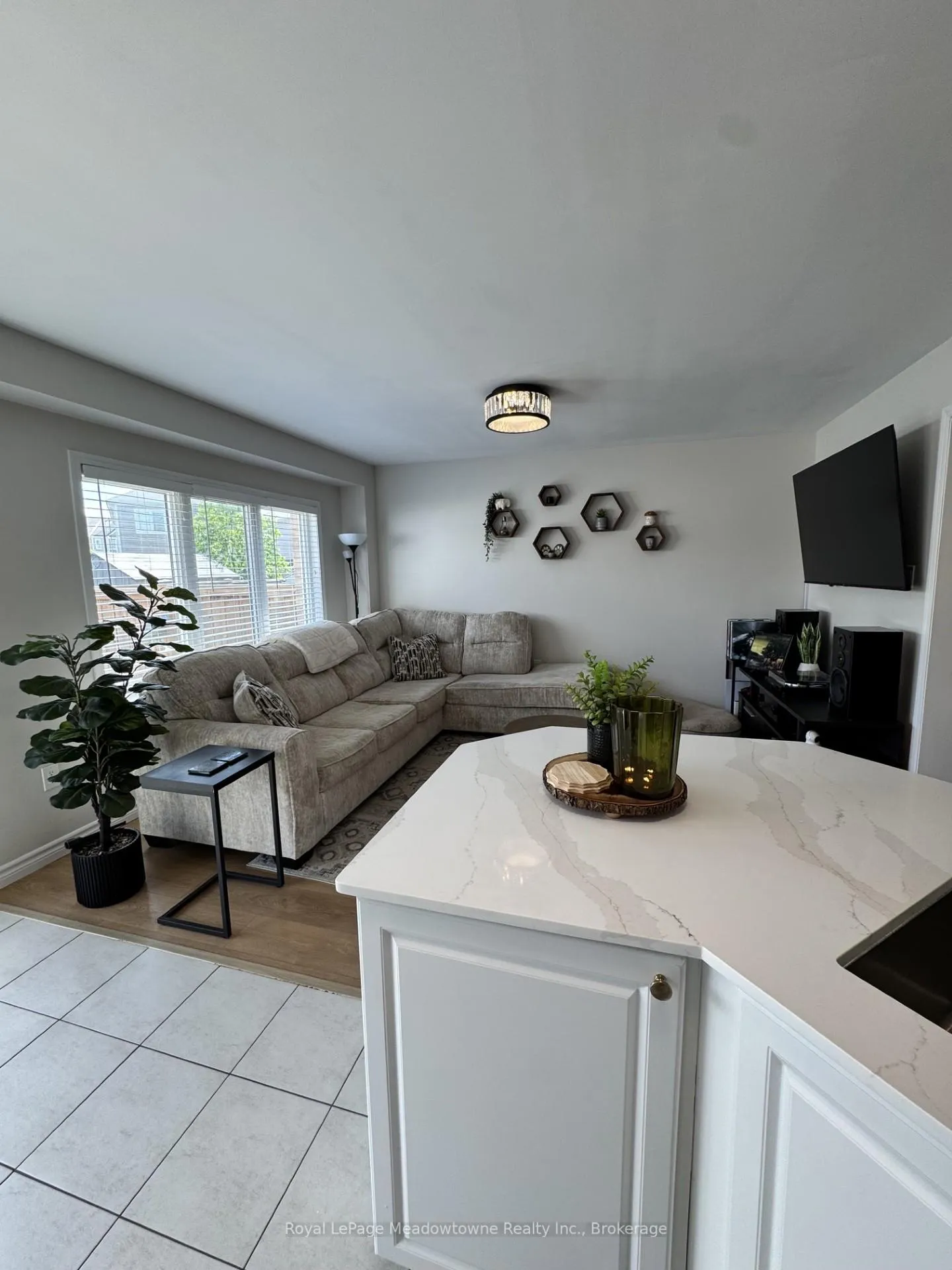 Photo 10 of 178 West Oak Trail, Kitchener, Rosenburg — HOMEH