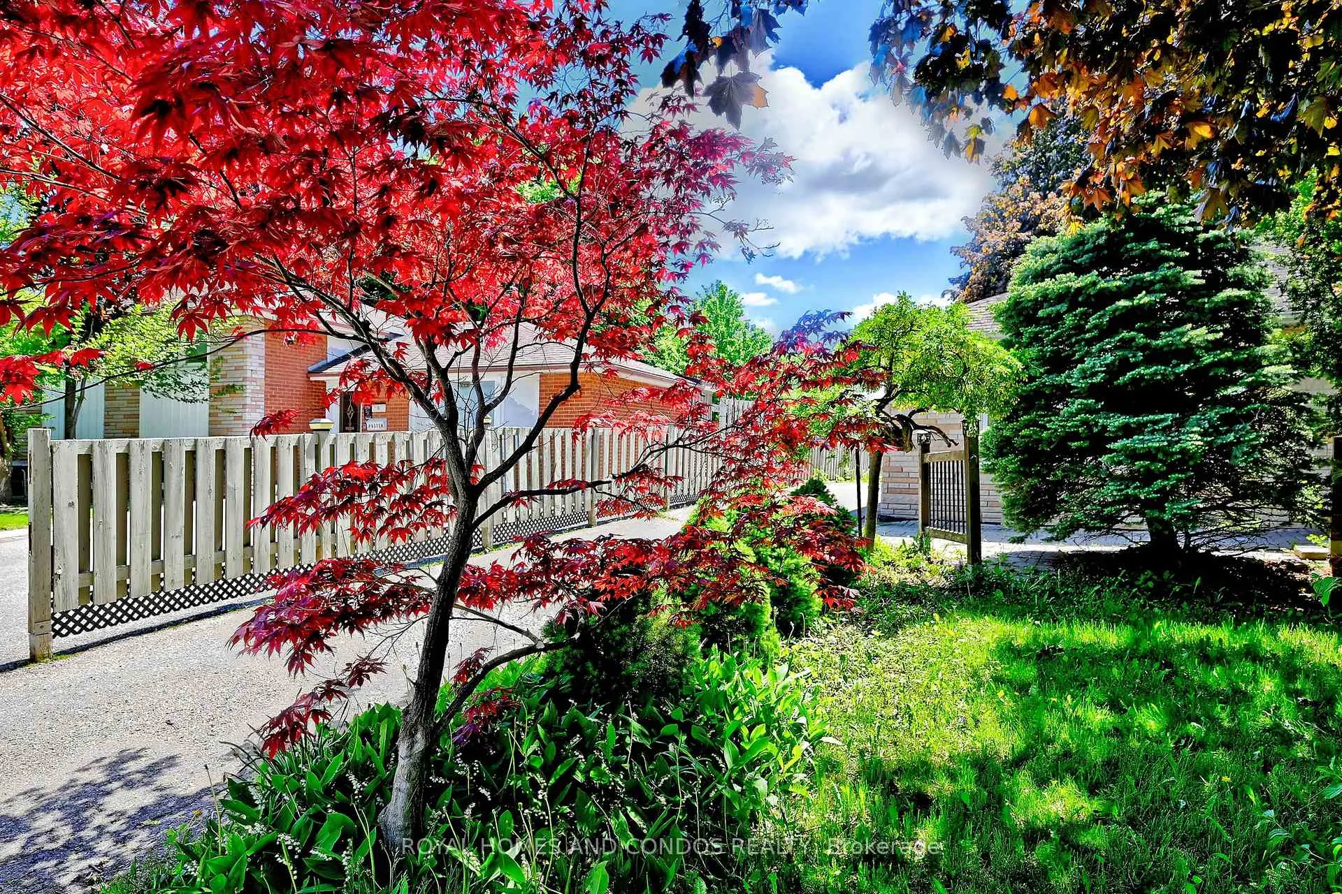 Photo 3 of 6 Raylawn Crescent, Halton Hills, Georgetown — HOMEH