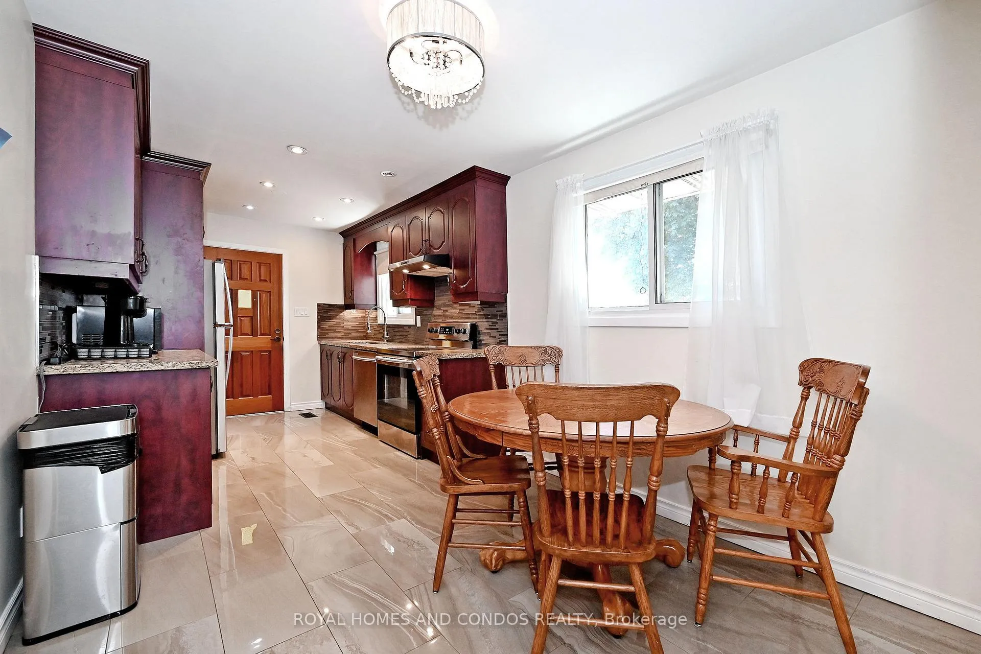 Photo 16 of 6 Raylawn Crescent, Halton Hills, Georgetown — HOMEH