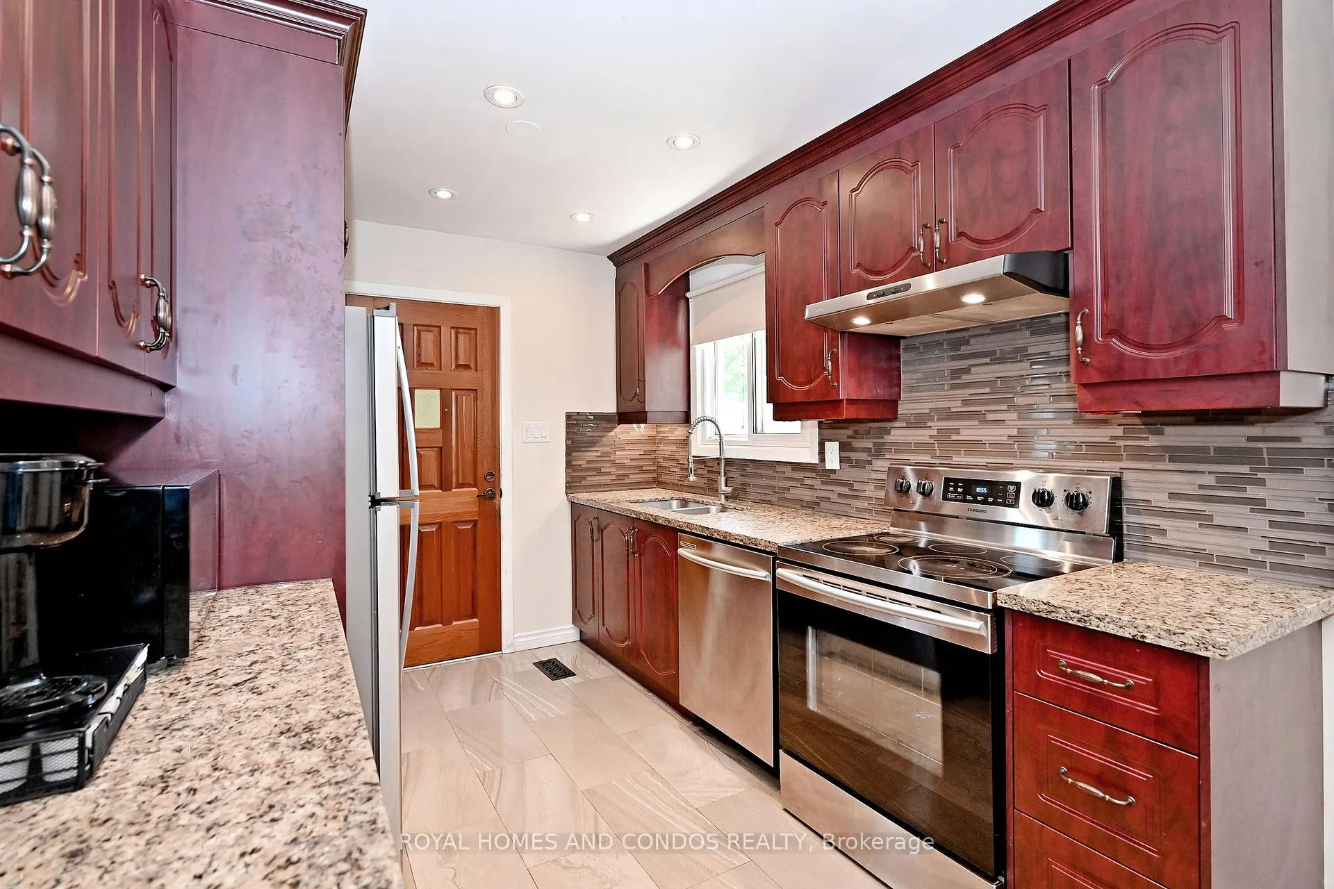 Photo 18 of 6 Raylawn Crescent, Halton Hills, Georgetown — HOMEH