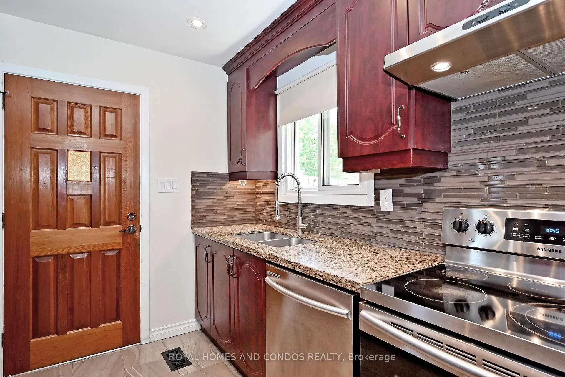 Photo 21 of 6 Raylawn Crescent, Halton Hills, Georgetown — HOMEH