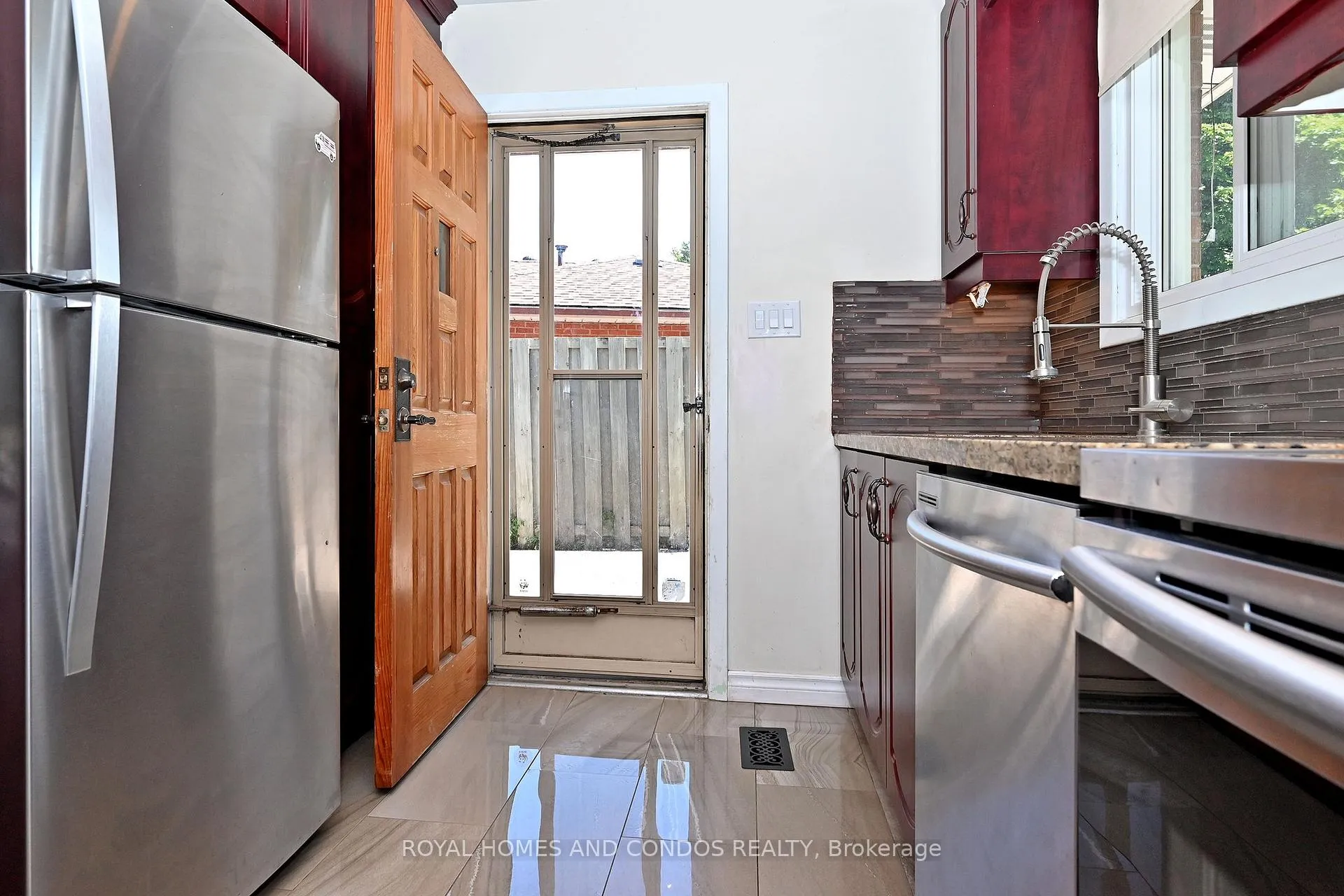 Photo 22 of 6 Raylawn Crescent, Halton Hills, Georgetown — HOMEH