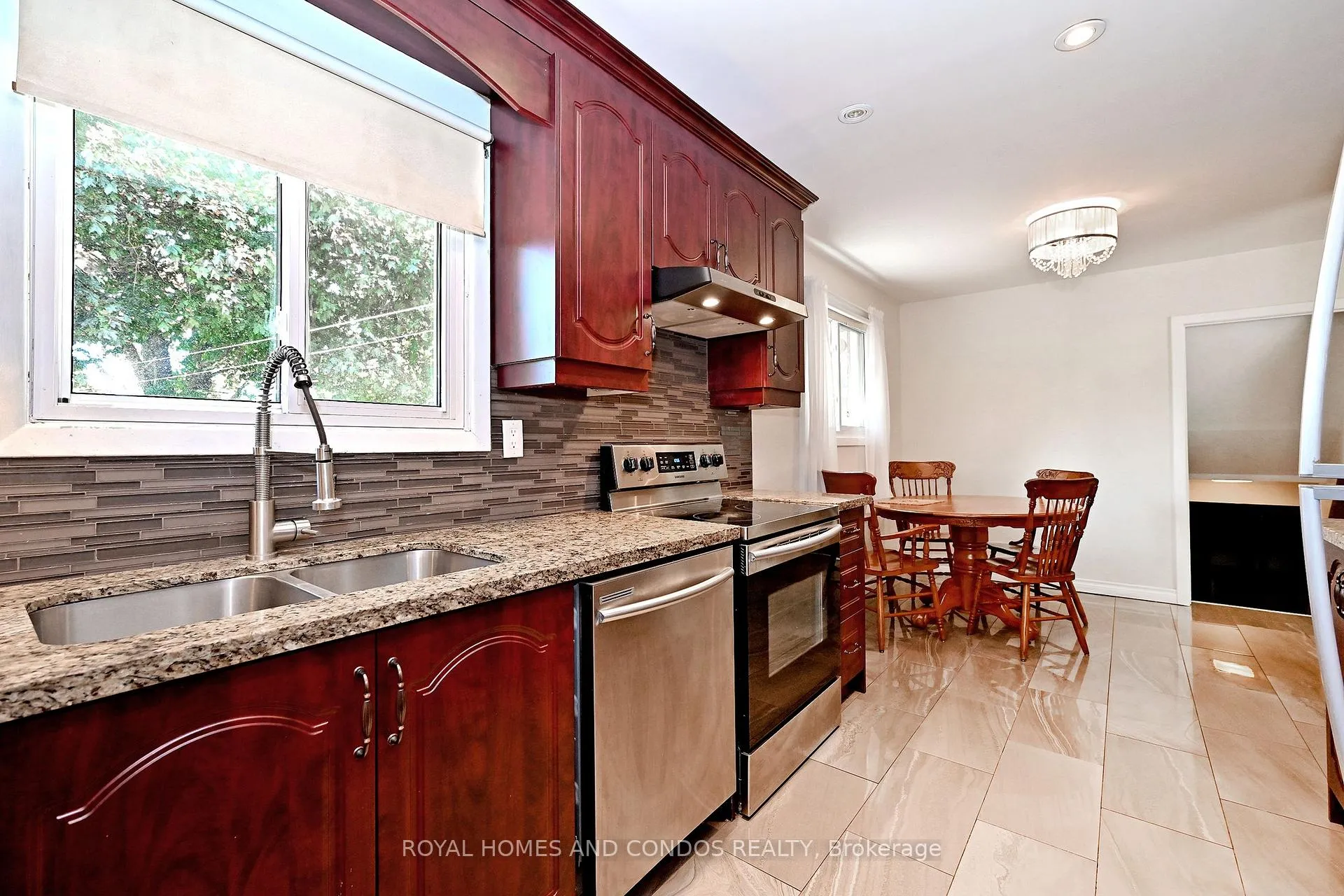 Photo 23 of 6 Raylawn Crescent, Halton Hills, Georgetown — HOMEH