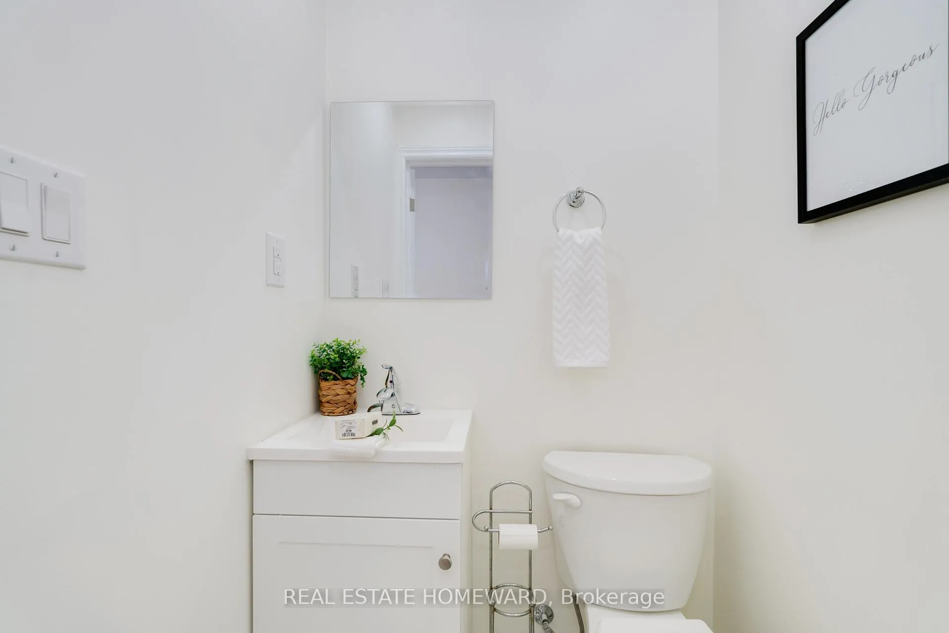 Photo 10 of 173 Coxwell Avenue, Toronto, Woodbine Corridor — HOMEH