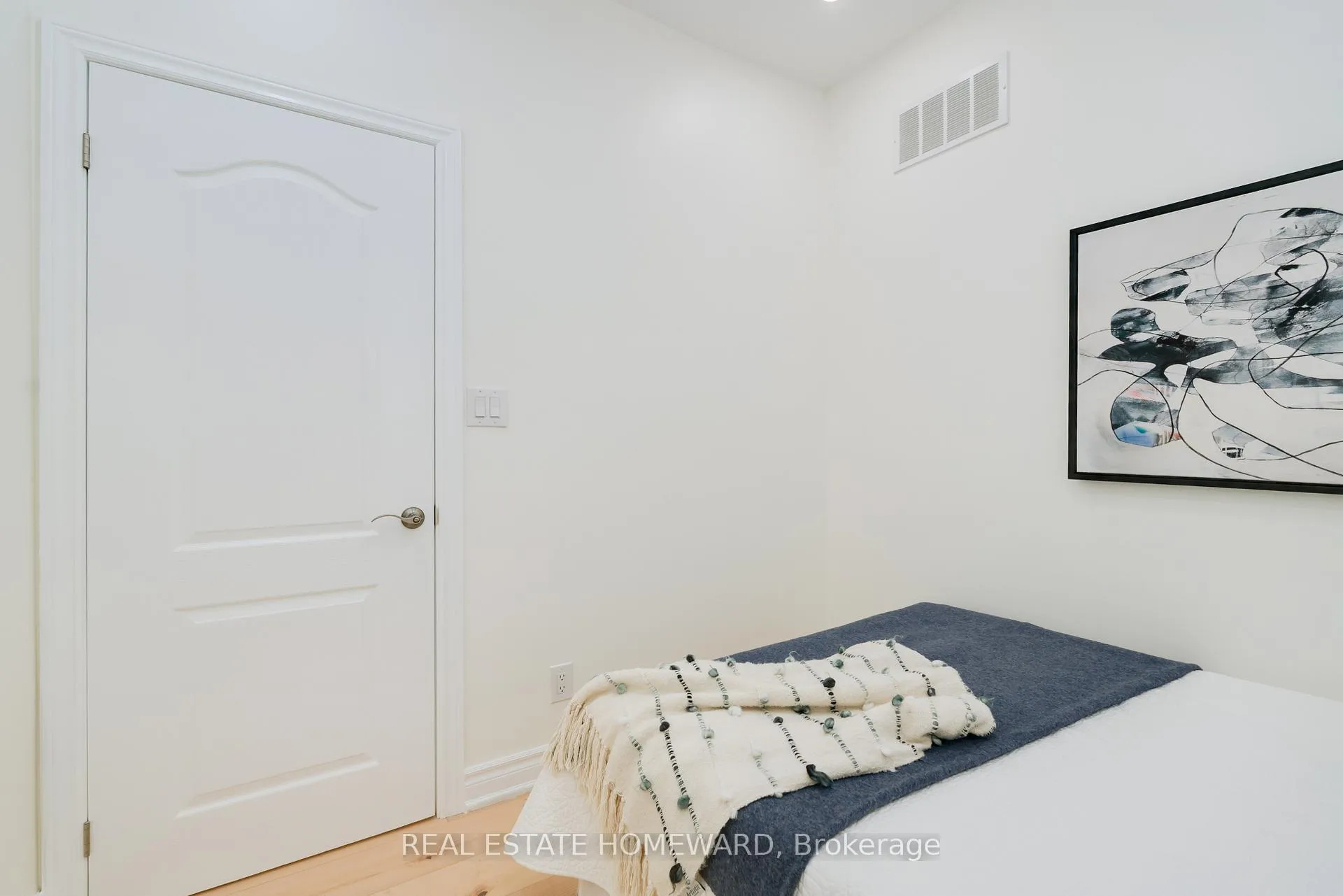 Photo 12 of 173 Coxwell Avenue, Toronto, Woodbine Corridor — HOMEH