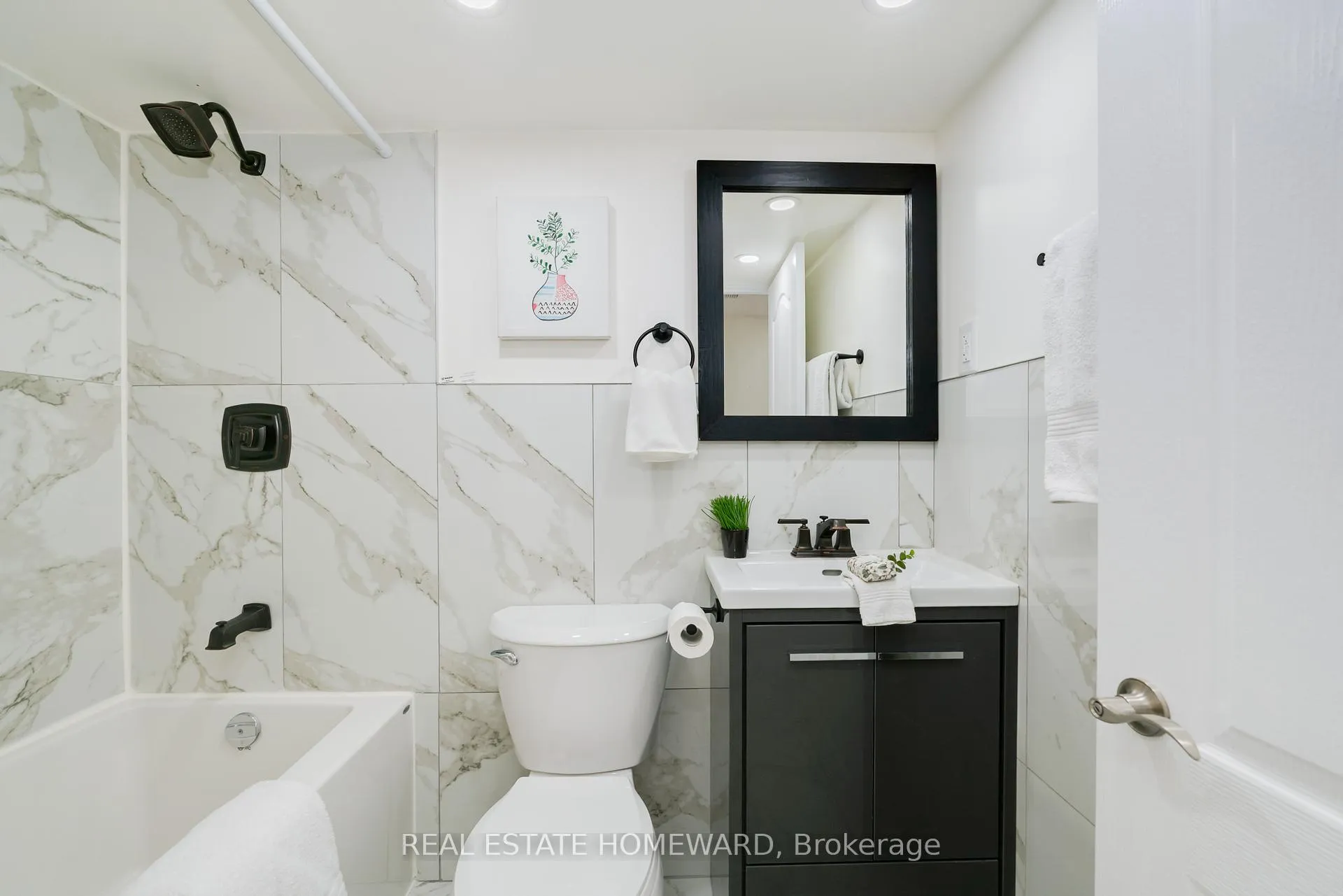 Photo 21 of 173 Coxwell Avenue, Toronto, Woodbine Corridor — HOMEH