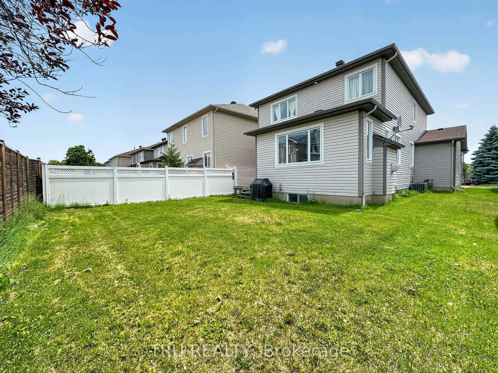 Photo 3 of 200 Celtic Ridge Crescent, Ottawa, Kanata - Morgan's Grant/South March — HOMEH