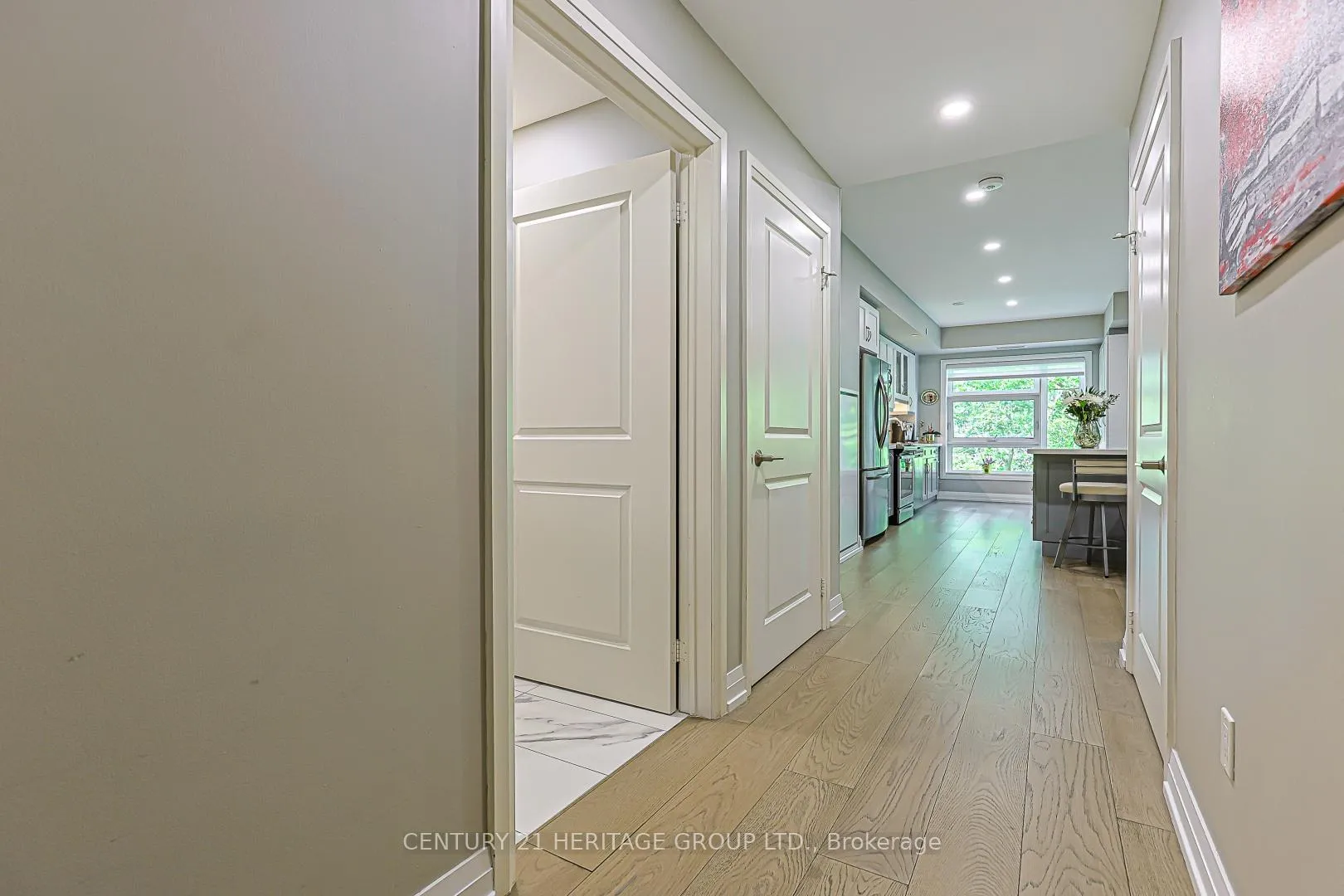 Photo 4 of Unit 208, 555 William Graham Drive, Aurora, Rural Aurora — HOMEH