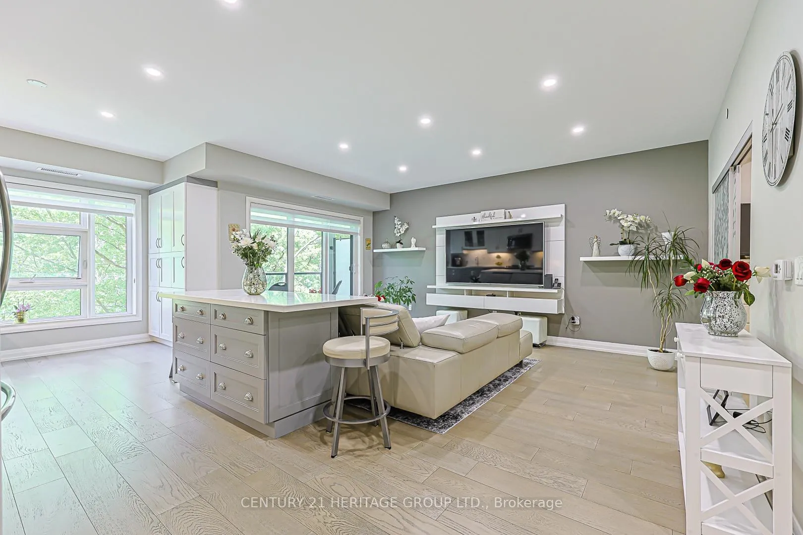 Photo 5 of Unit 208, 555 William Graham Drive, Aurora, Rural Aurora — HOMEH