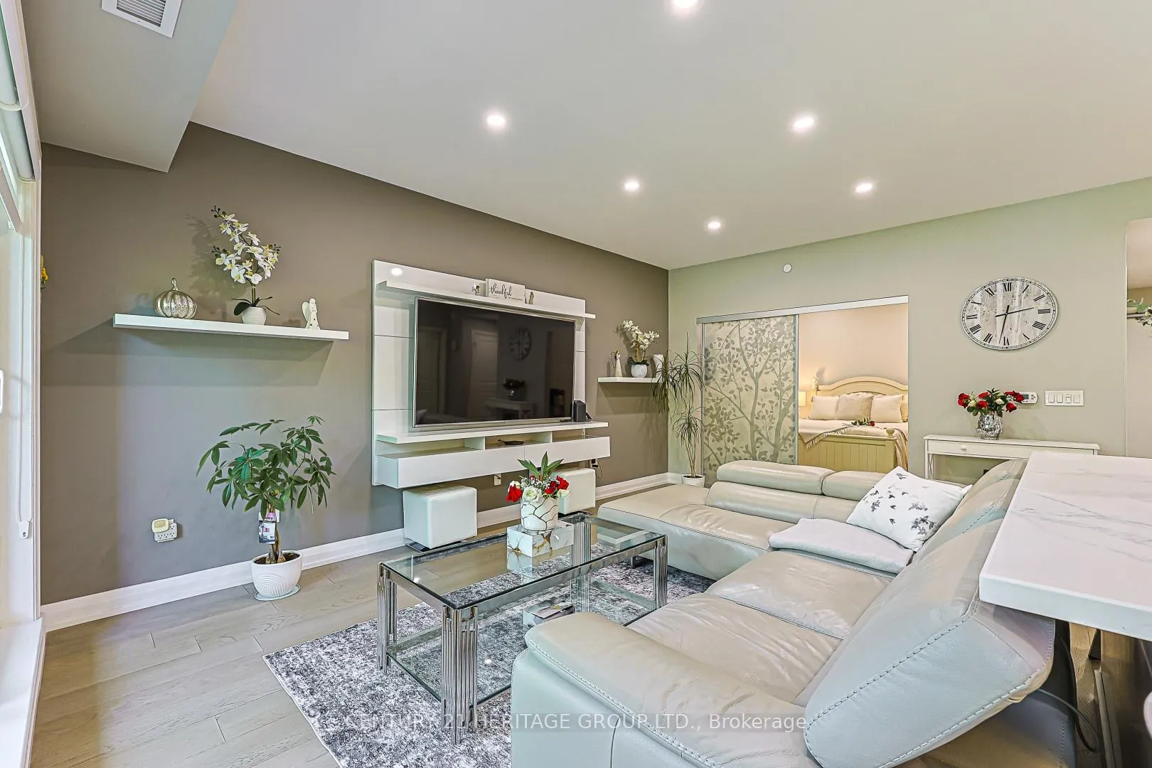Photo 8 of Unit 208, 555 William Graham Drive, Aurora, Rural Aurora — HOMEH