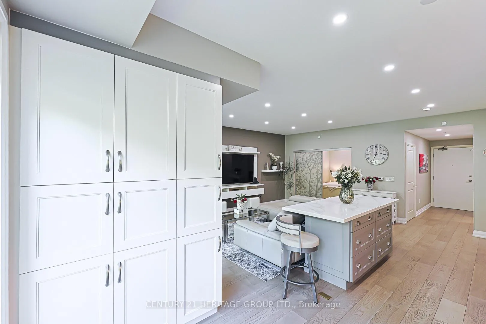 Photo 13 of Unit 208, 555 William Graham Drive, Aurora, Rural Aurora — HOMEH