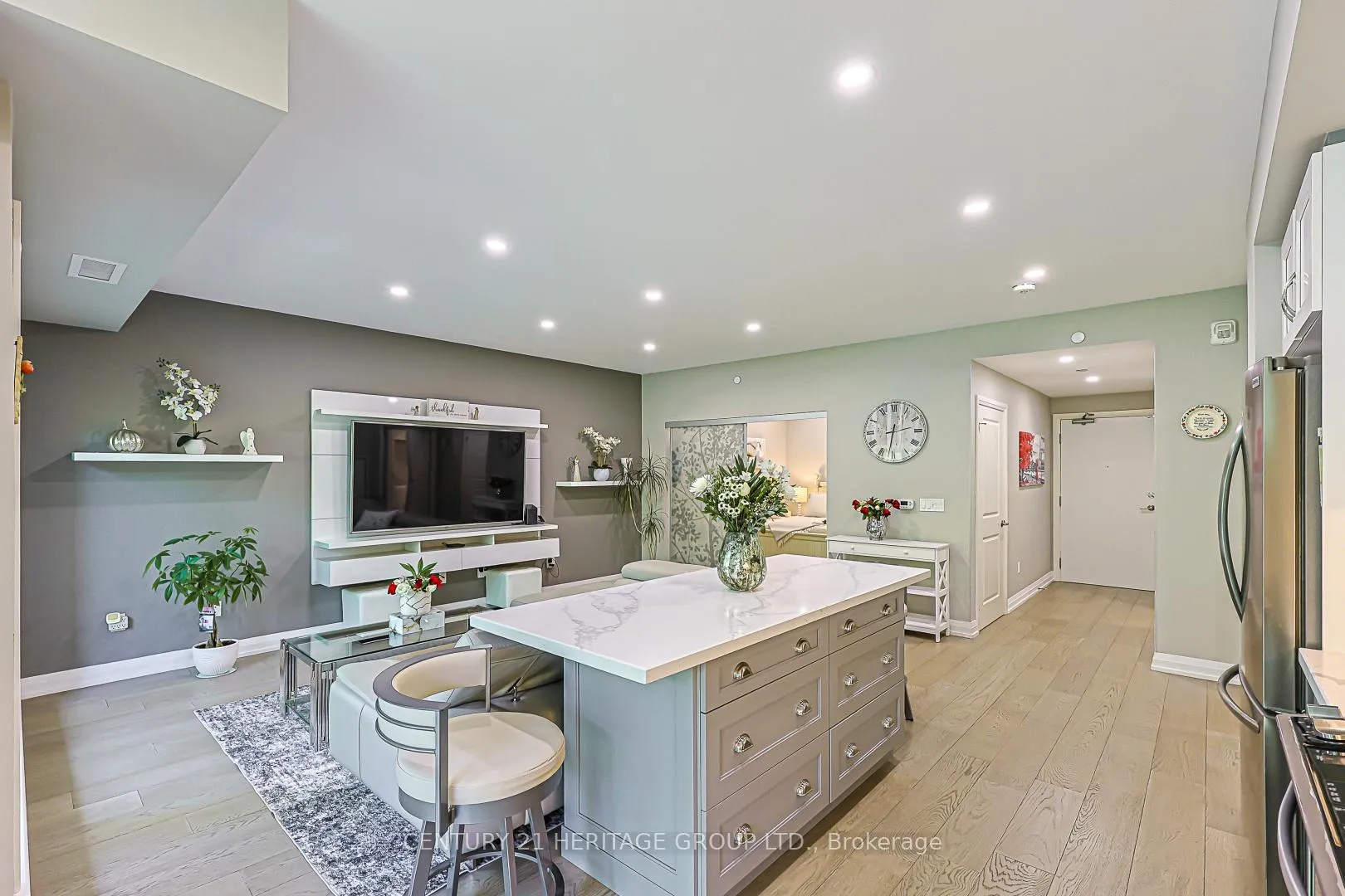 Photo 14 of Unit 208, 555 William Graham Drive, Aurora, Rural Aurora — HOMEH