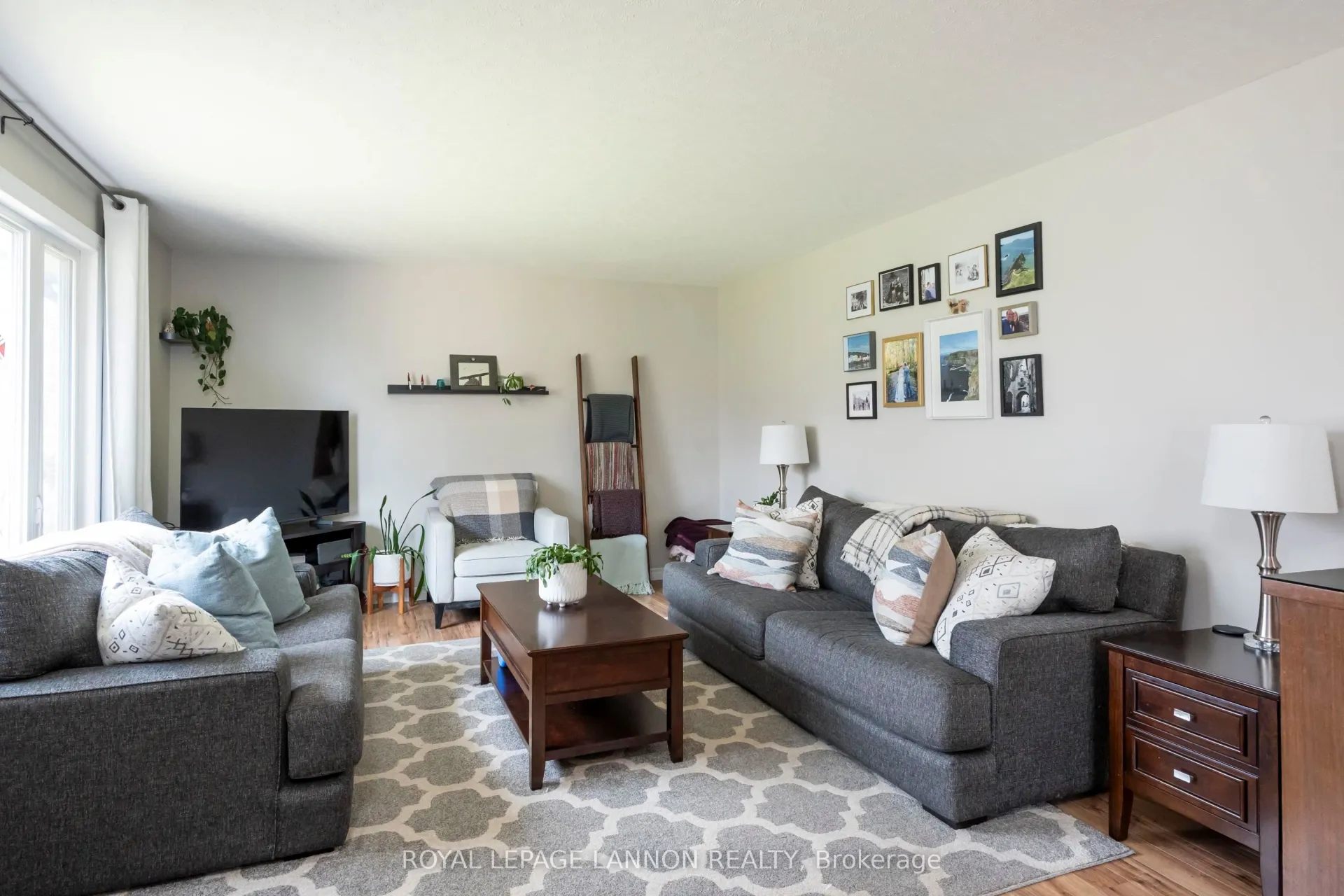 Photo 3 of 619 Cherrydale Place, Thunder Bay, Edgewater Park — HOMEH