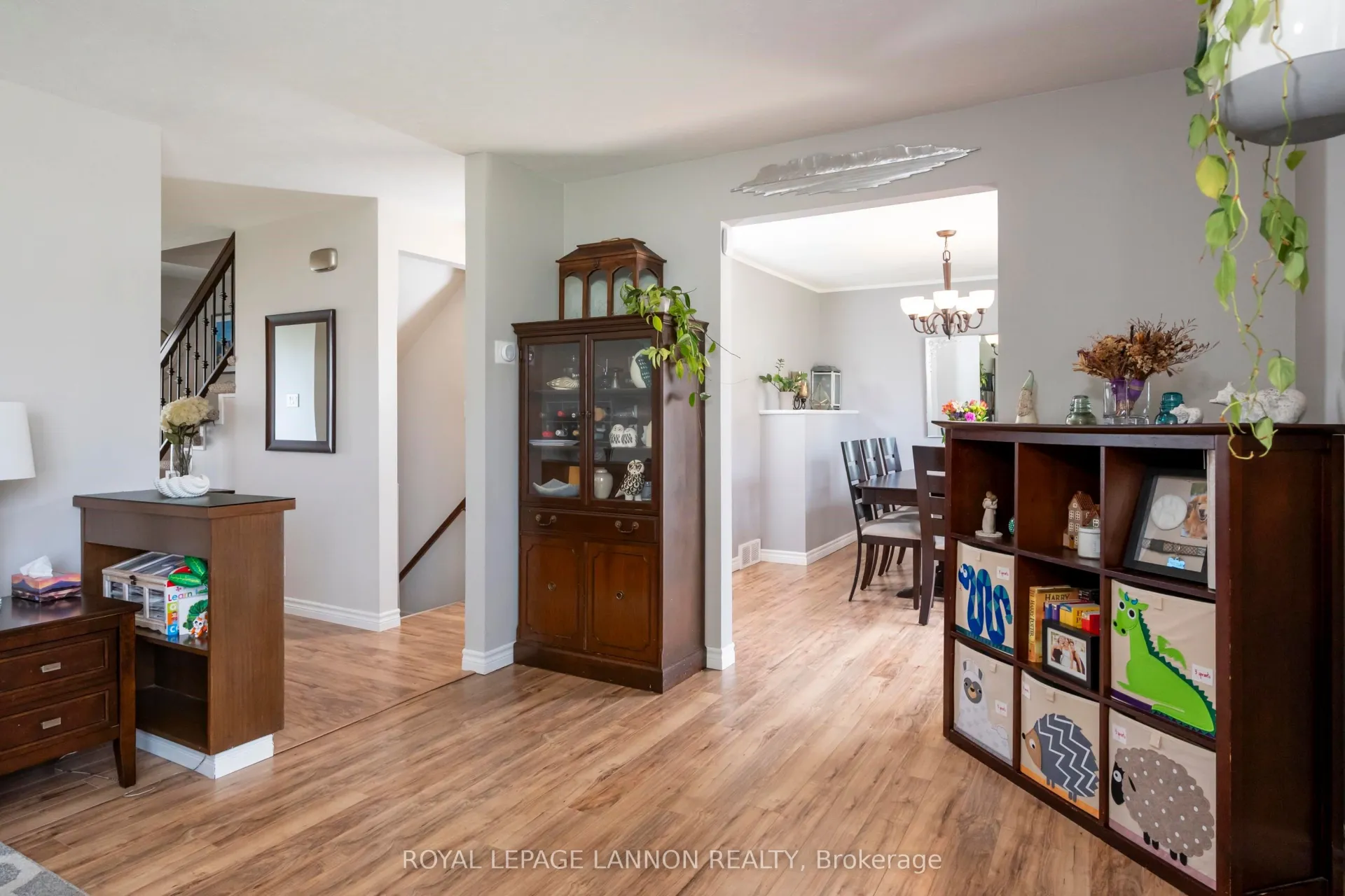 Photo 4 of 619 Cherrydale Place, Thunder Bay, Edgewater Park — HOMEH