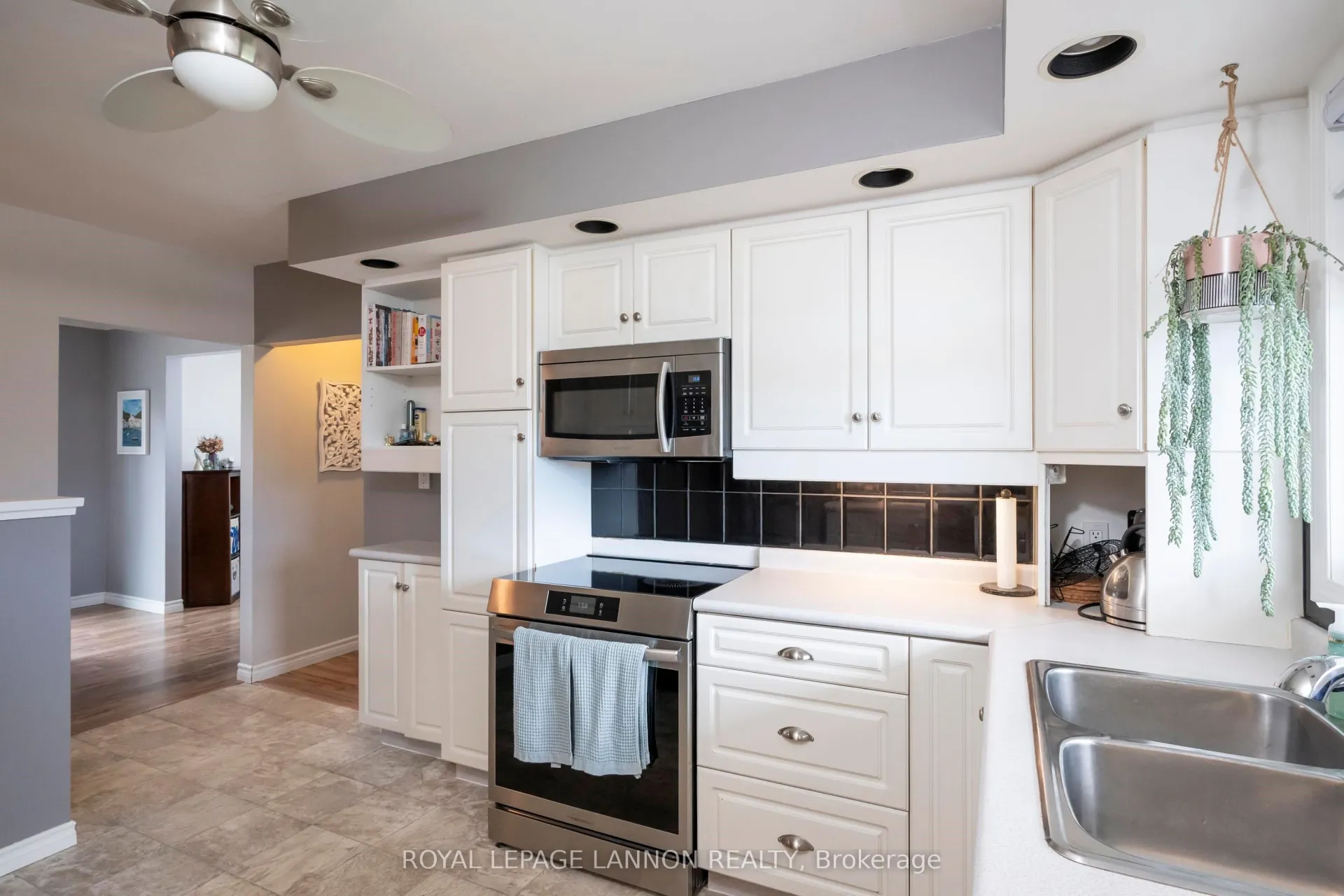 Photo 10 of 619 Cherrydale Place, Thunder Bay, Edgewater Park — HOMEH