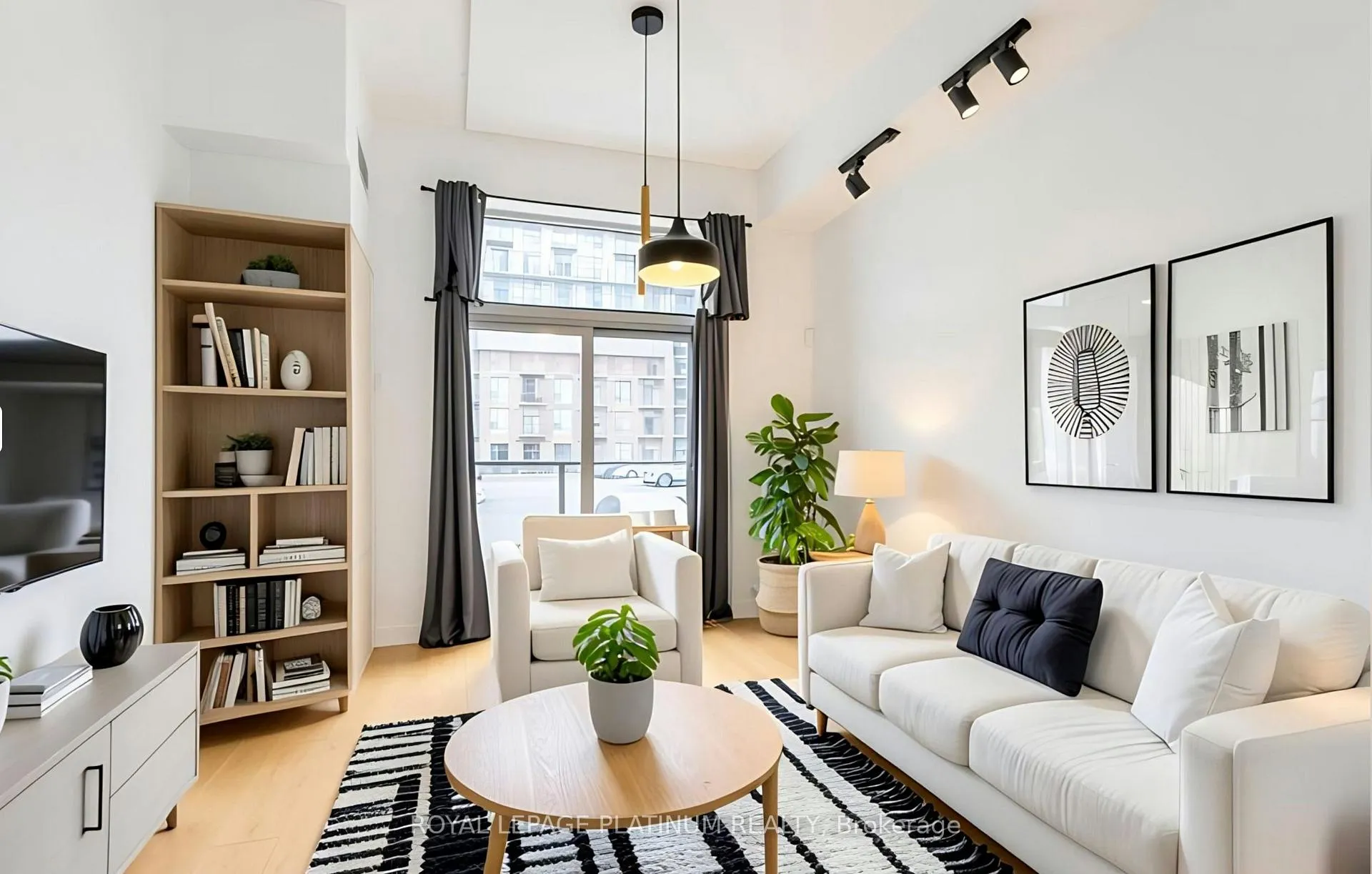 Front of Unit 114, 470 Dundas Street E