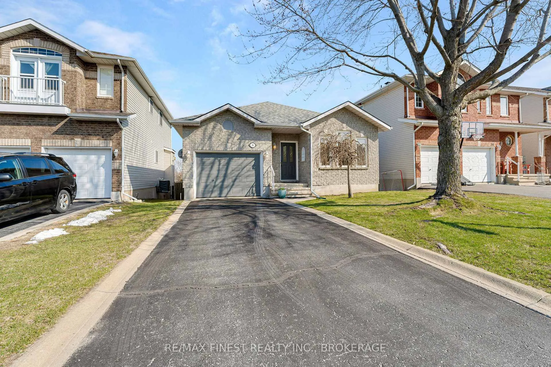 Photo 2 of 34 Schooner Drive, Kingston, Kingston East (Incl Barret Crt) — HOMEH