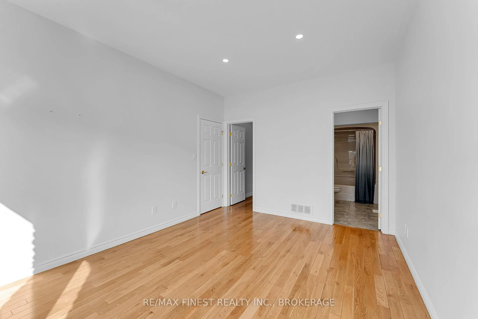Photo 8 of 34 Schooner Drive, Kingston, Kingston East (Incl Barret Crt) — HOMEH