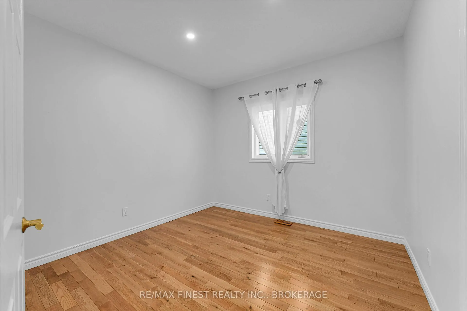 Photo 11 of 34 Schooner Drive, Kingston, Kingston East (Incl Barret Crt) — HOMEH