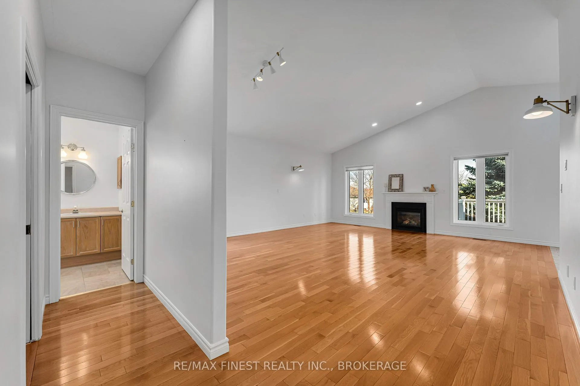 Photo 17 of 34 Schooner Drive, Kingston, Kingston East (Incl Barret Crt) — HOMEH