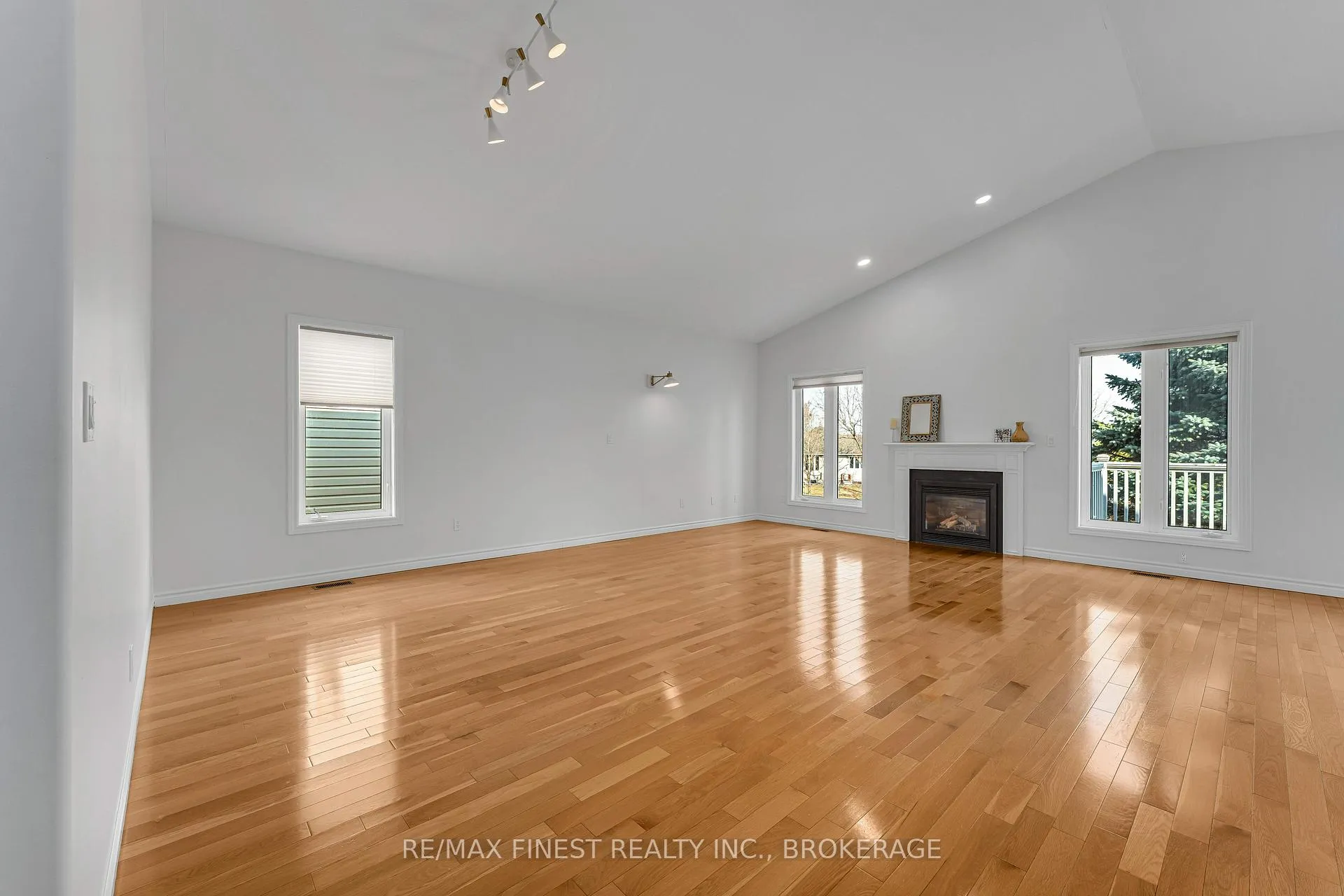 Photo 19 of 34 Schooner Drive, Kingston, Kingston East (Incl Barret Crt) — HOMEH