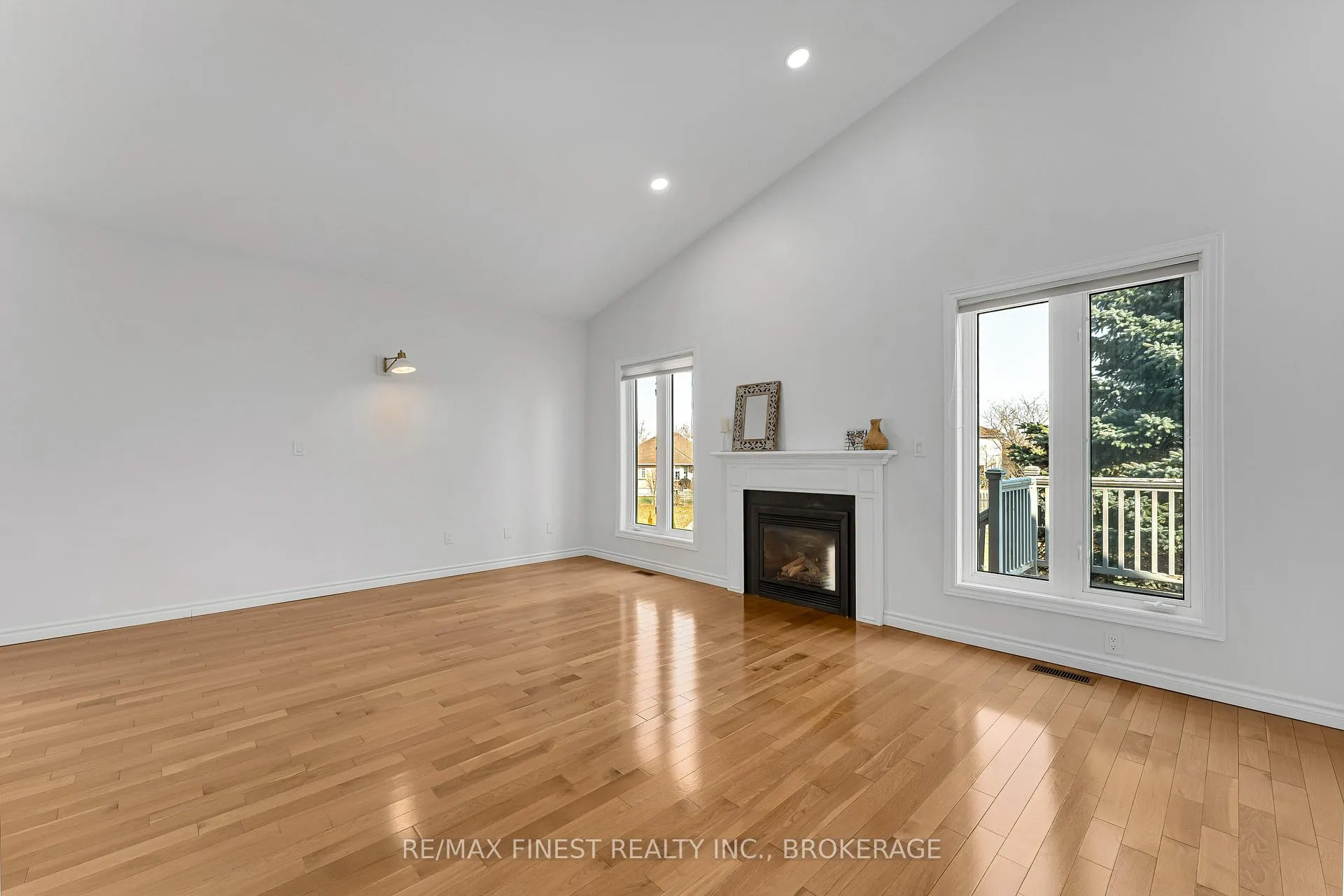 Photo 20 of 34 Schooner Drive, Kingston, Kingston East (Incl Barret Crt) — HOMEH