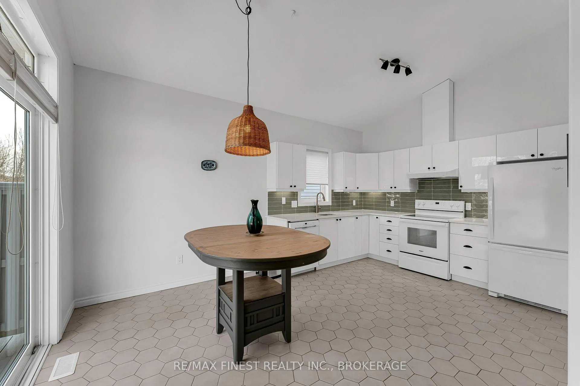 Photo 22 of 34 Schooner Drive, Kingston, Kingston East (Incl Barret Crt) — HOMEH