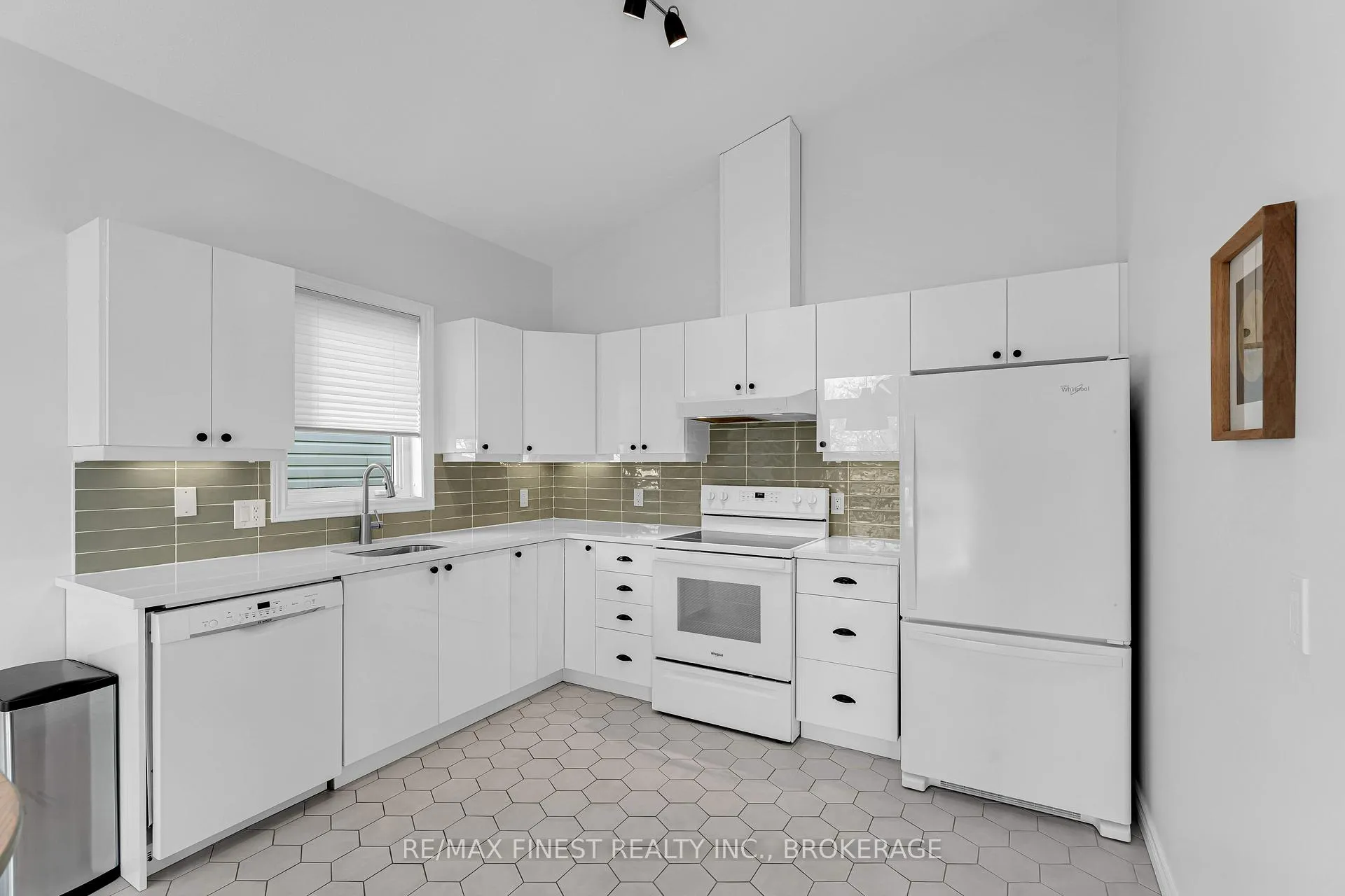 Photo 23 of 34 Schooner Drive, Kingston, Kingston East (Incl Barret Crt) — HOMEH