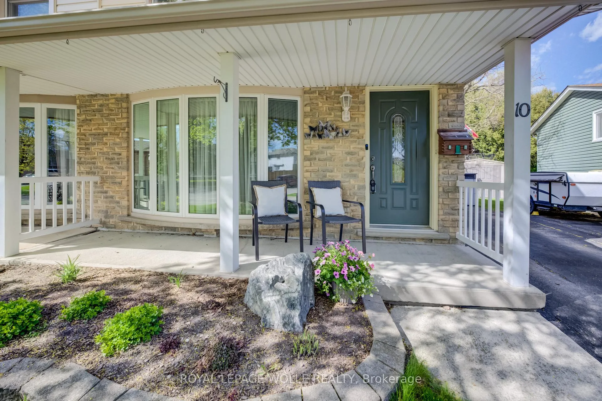 Photo 3 of 10 Meadow Woods Crescent, Kitchener — HOMEH